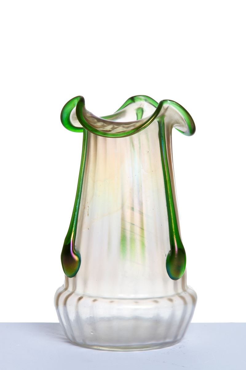 Loetz, Vaso iridato, Inizio XX secolo, Altezza 17 cm ca.