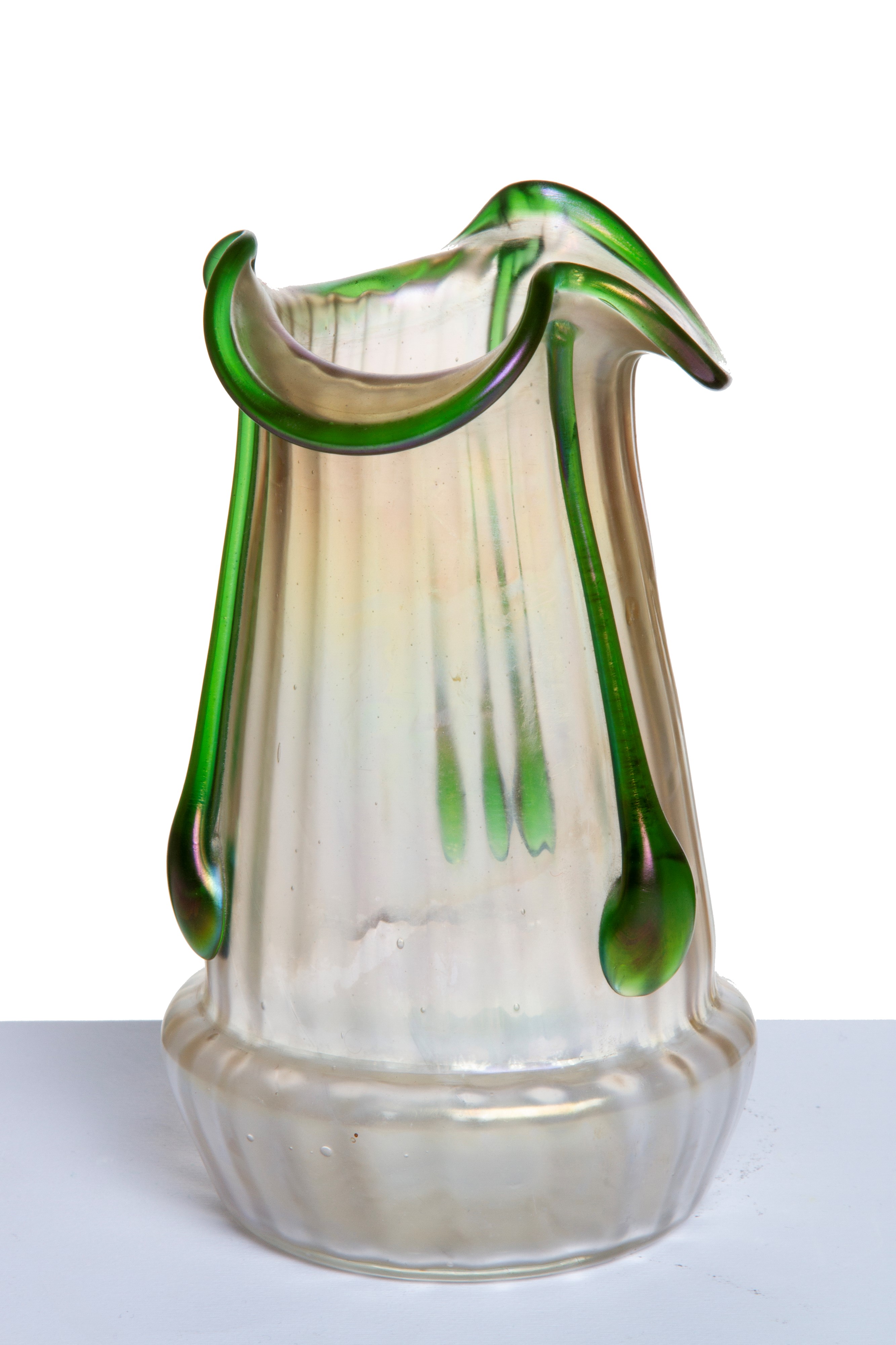 Loetz, Vaso iridato, Inizio XX secolo, Altezza 17 cm ca.