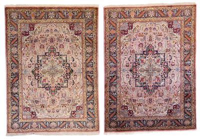 Maestro Zar Khord, Coppia di tappeti Tabriz in seta, Persia, Prima metà del XX secolo