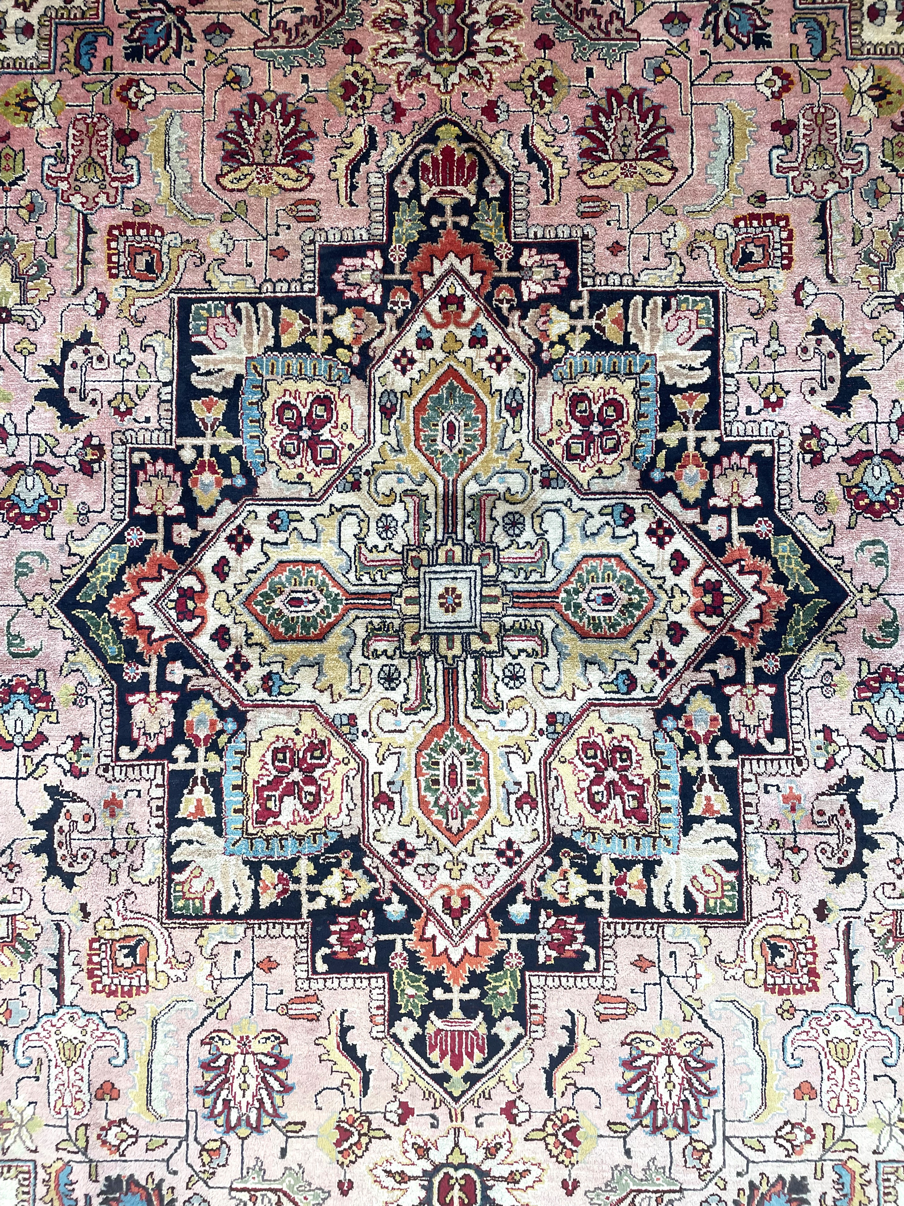 Maestro Zar Khord, Coppia di tappeti Tabriz in seta, Persia, Prima metà del XX secolo