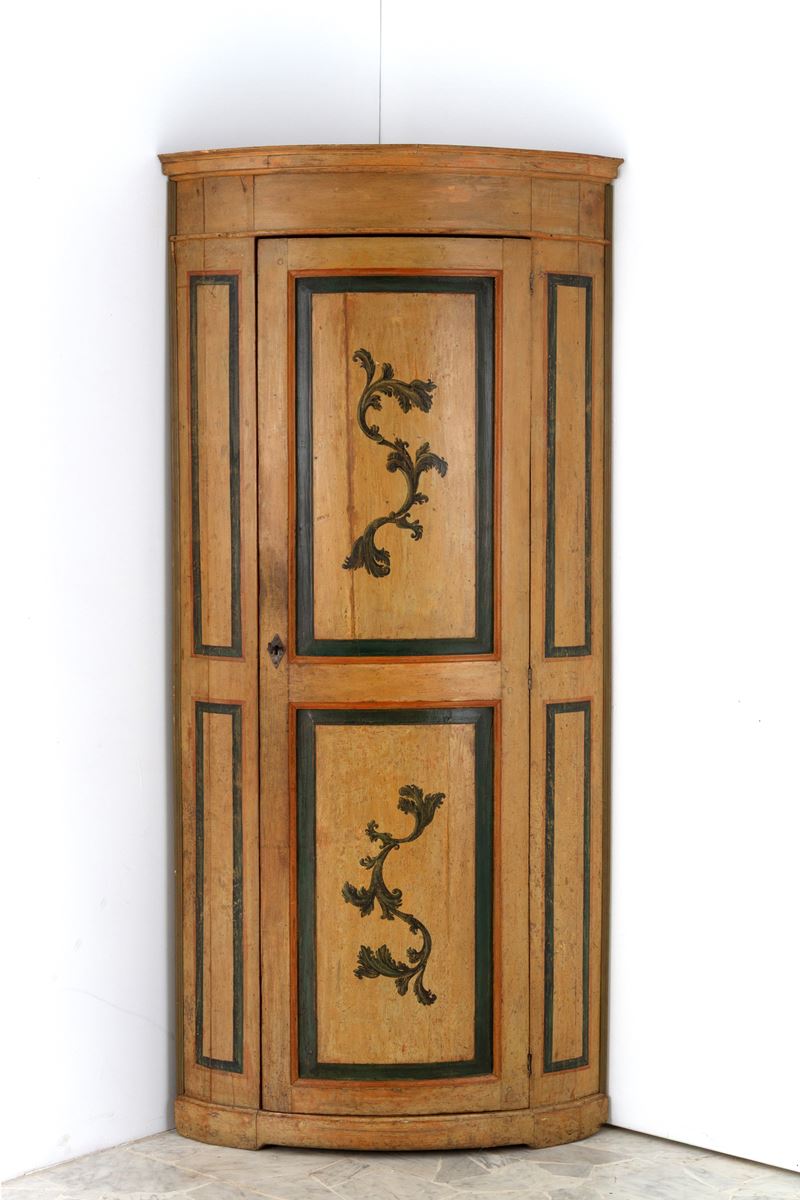 Cantonale in legno dipinto, XVIII secolo, con rifacimenti