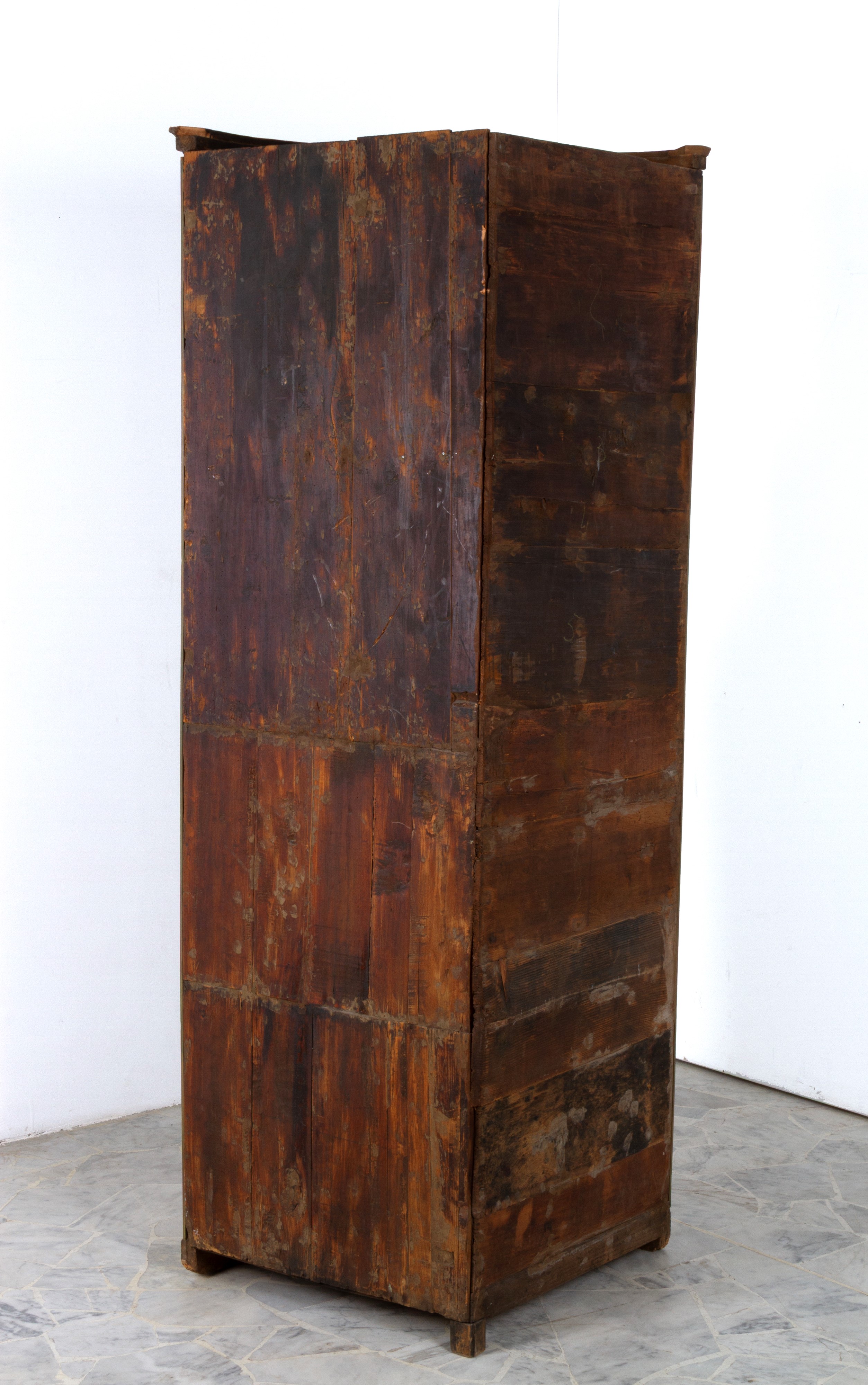 Cantonale in legno dipinto, XVIII secolo, con rifacimenti