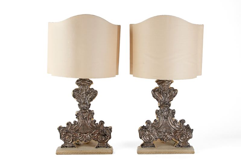 Coppia di lampade in legno rivestite di velluto e lamina d'argento, Fine XVIII secolo