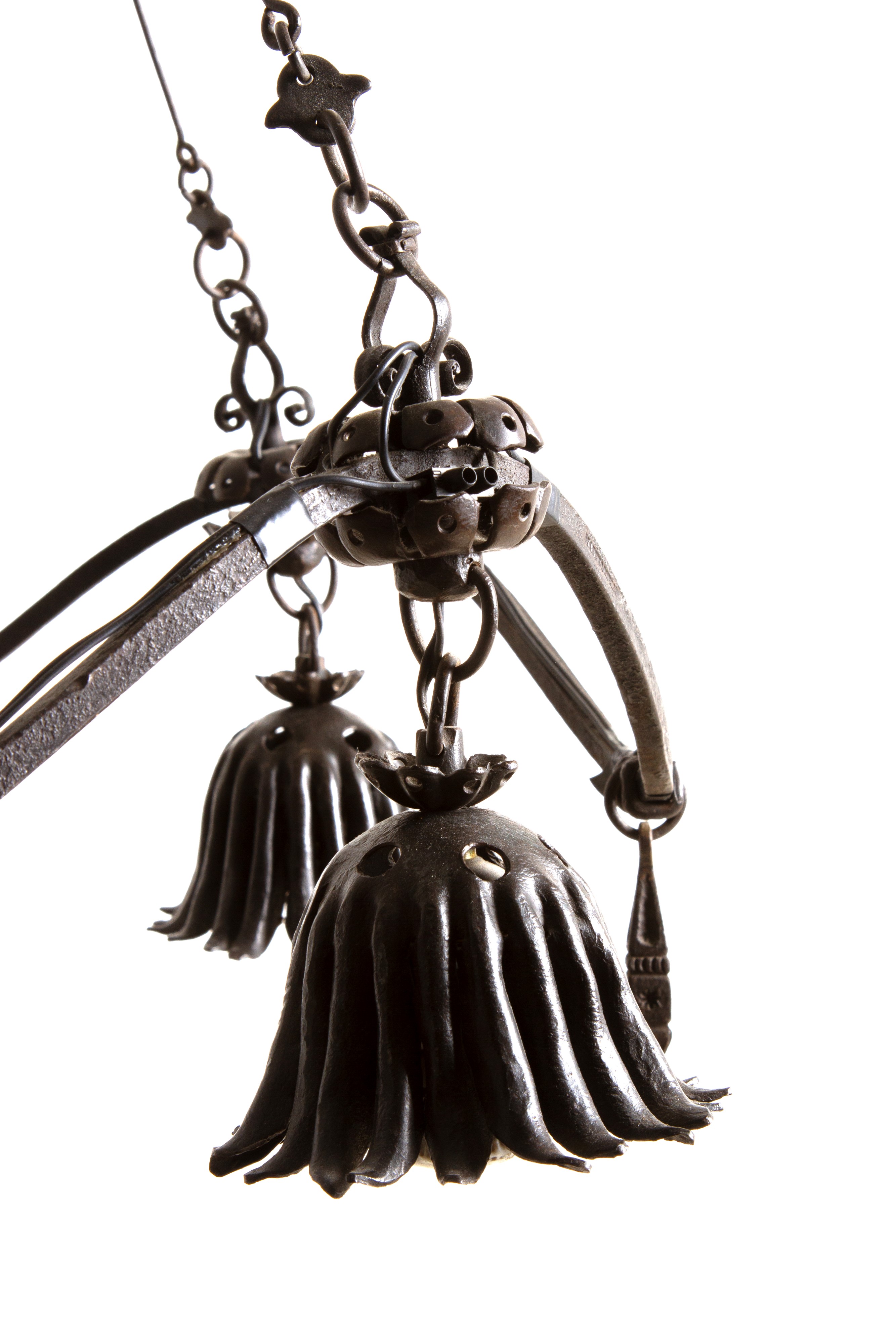 Alessandro Mazzucotelli - Lampadario in ferro battuto a quattro luci