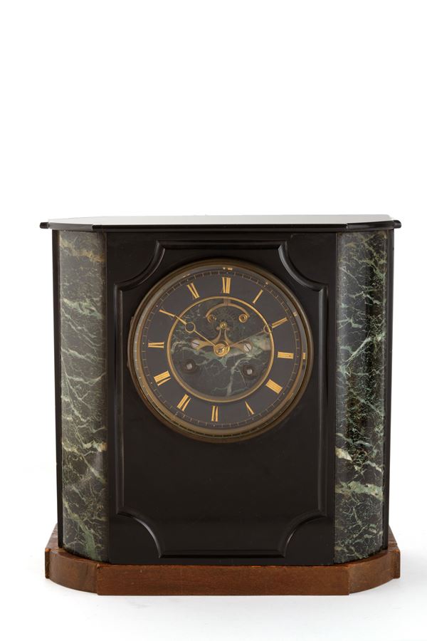 Orologio in marmi vari