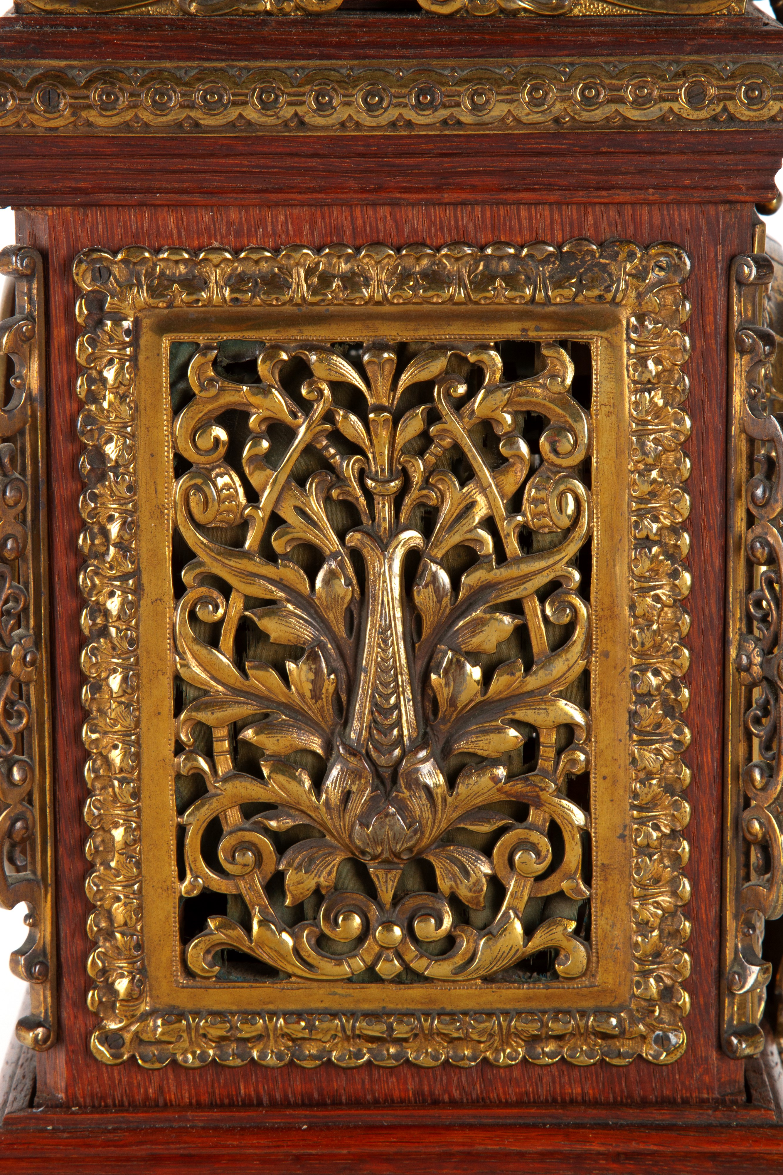 Orologio in legno e bronzo, decorazioni e guarnizioni in metallo, XX secolo