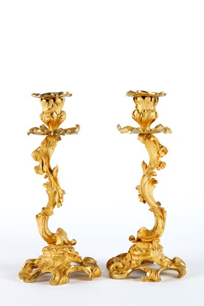 Coppia di candelieri, bronzo cesellato e dorato, XIX secolo