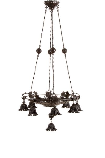Lampadario in ferro battuto a nove luci