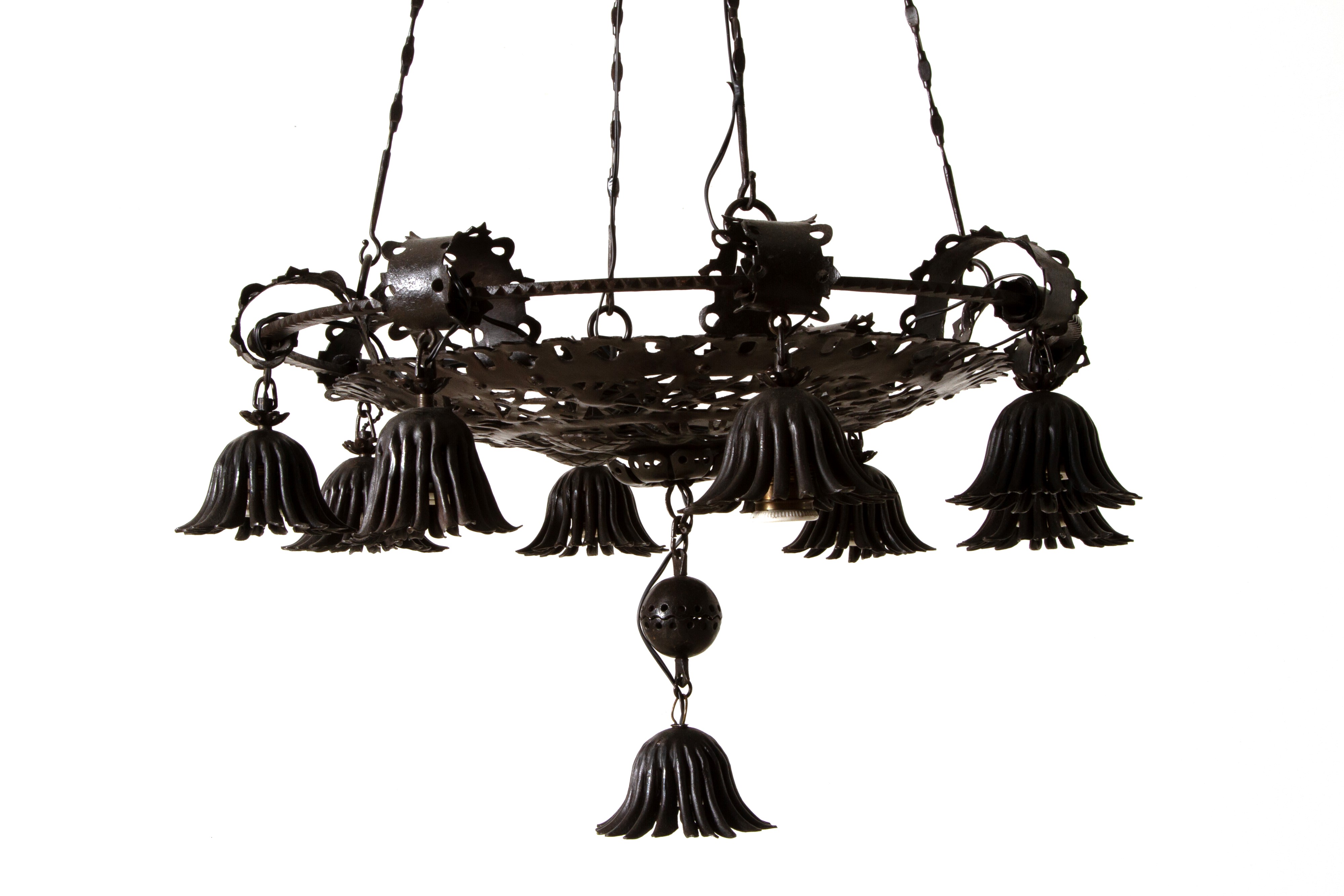 Alessandro Mazzucotelli - Lampadario in ferro battuto a nove luci