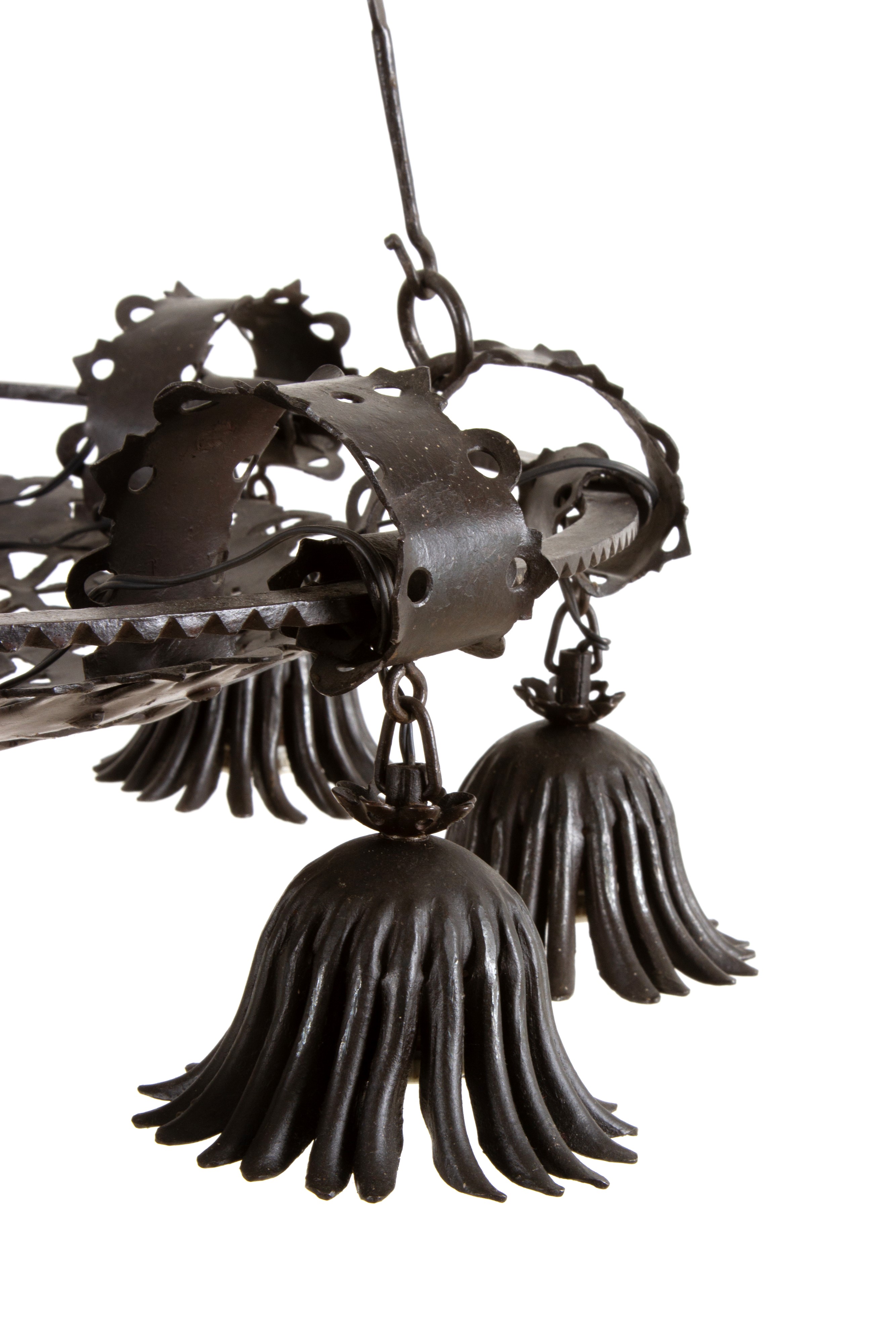 Alessandro Mazzucotelli - Lampadario in ferro battuto a nove luci