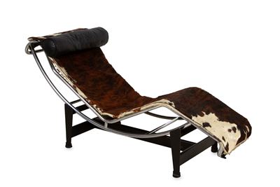Charlotte Perriand, Chaise Longue LC4, acciaio cromato e pelle nera
