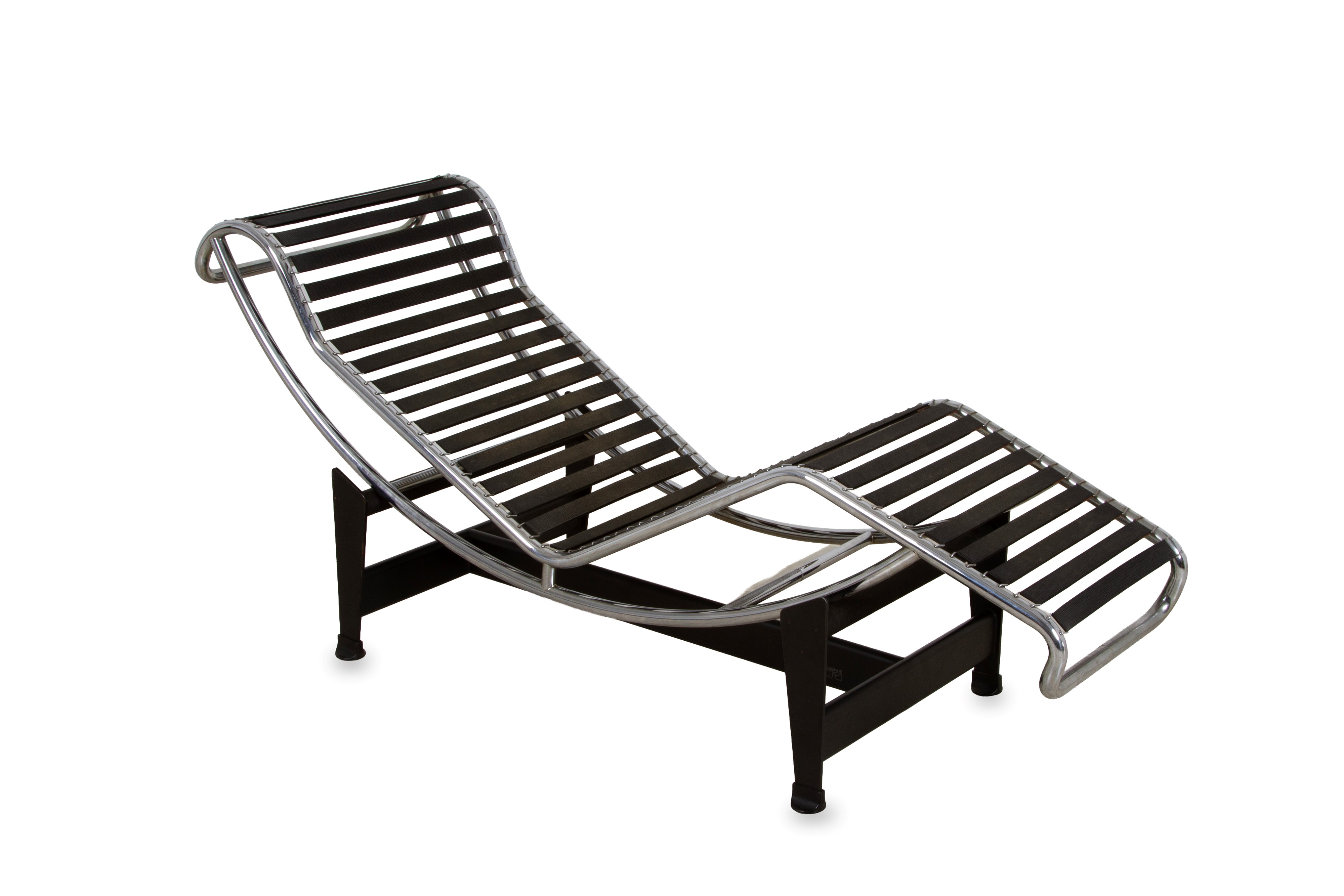 Charlotte Perriand, Chaise Longue LC4, acciaio cromato e pelle nera