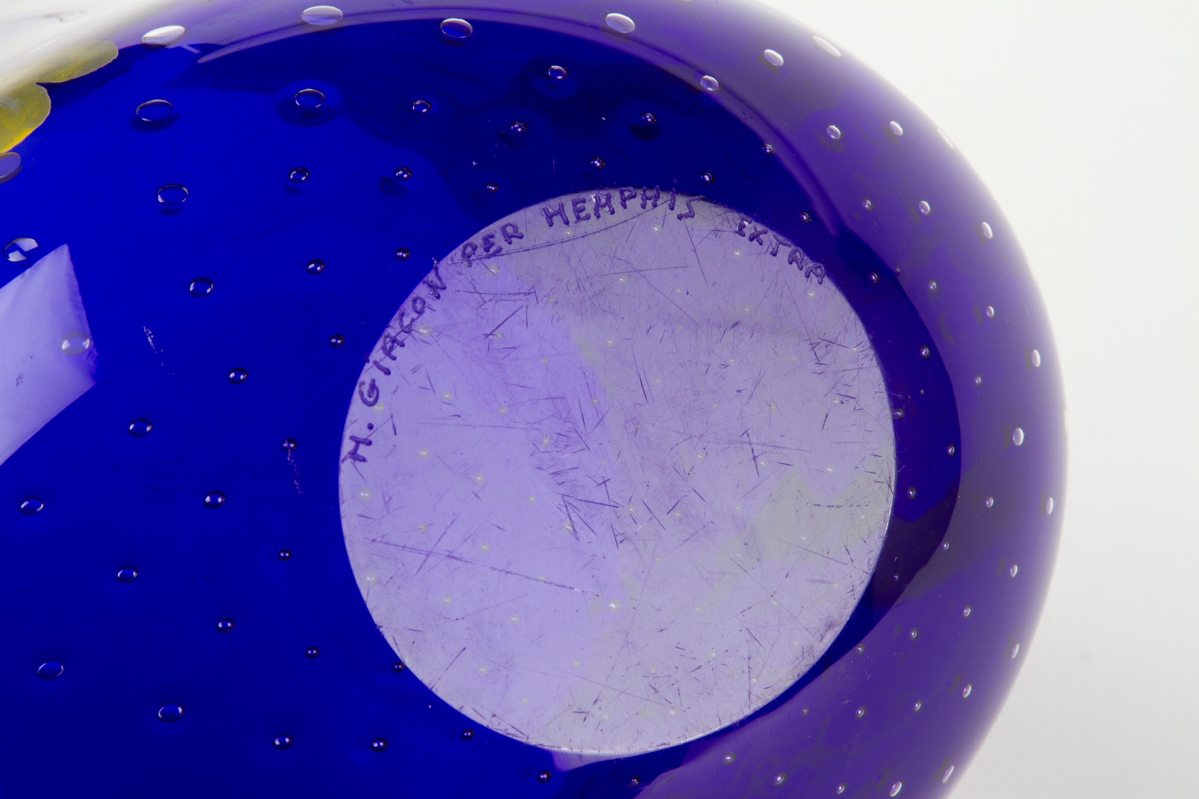 Massimo Giacon - Vaso in vetro soffiato blu, produzione Memphis Extra
