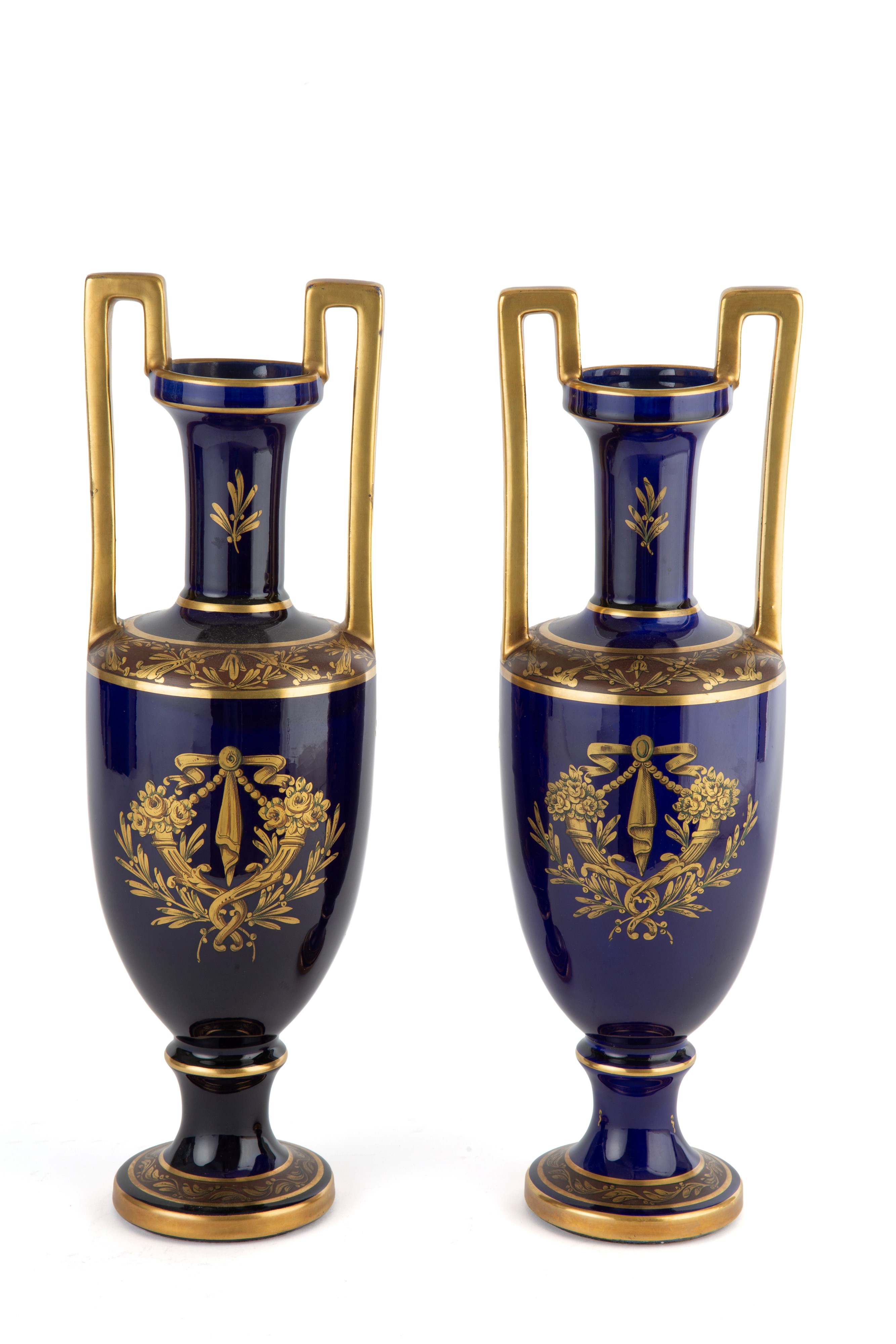 JAGET & PINON, Coppia di vasi in porcellana blu e oro