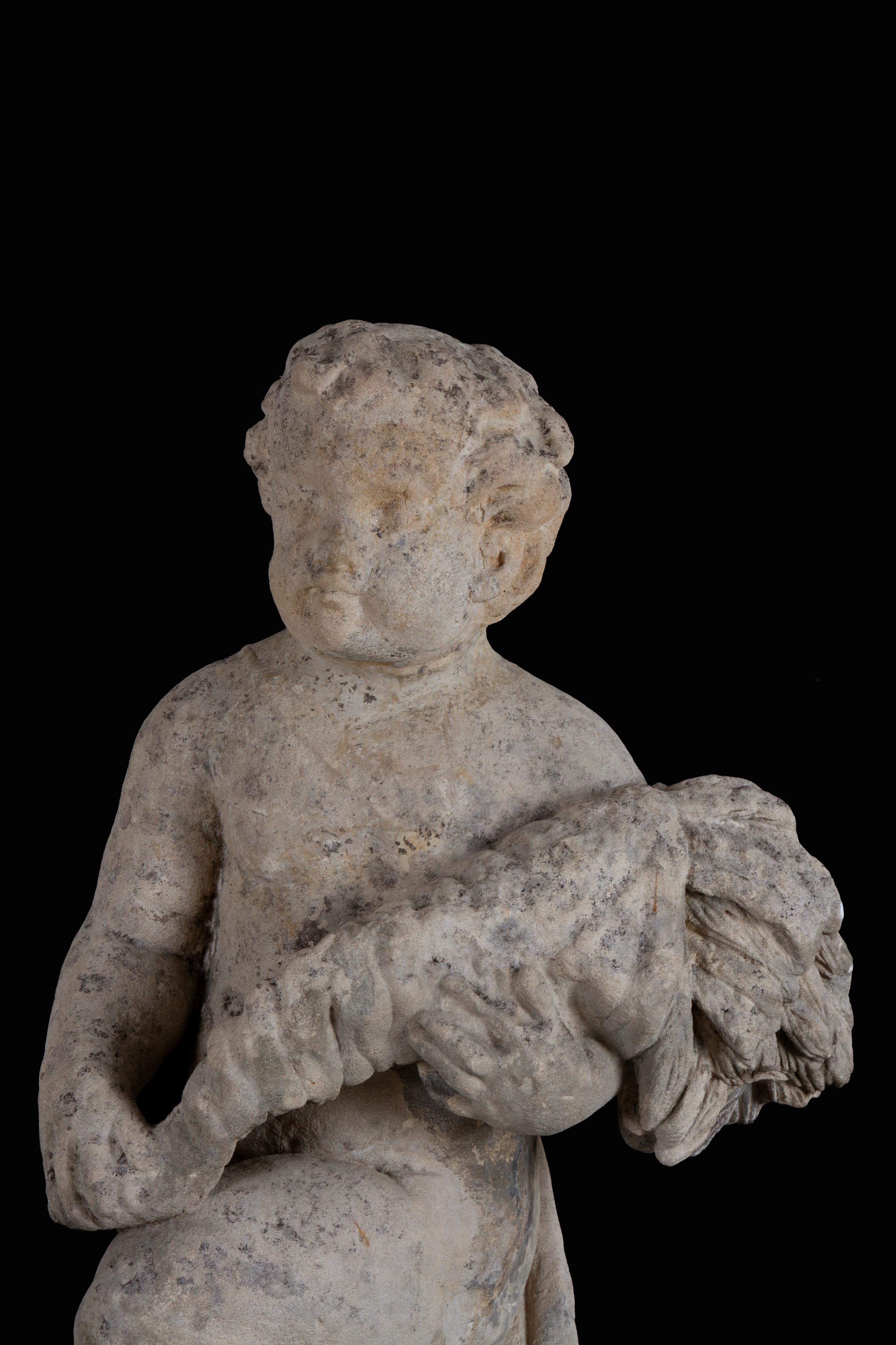 Scultura, Putto con cornucopia, pietra; base in legno (seconda metà del XVIII secolo)