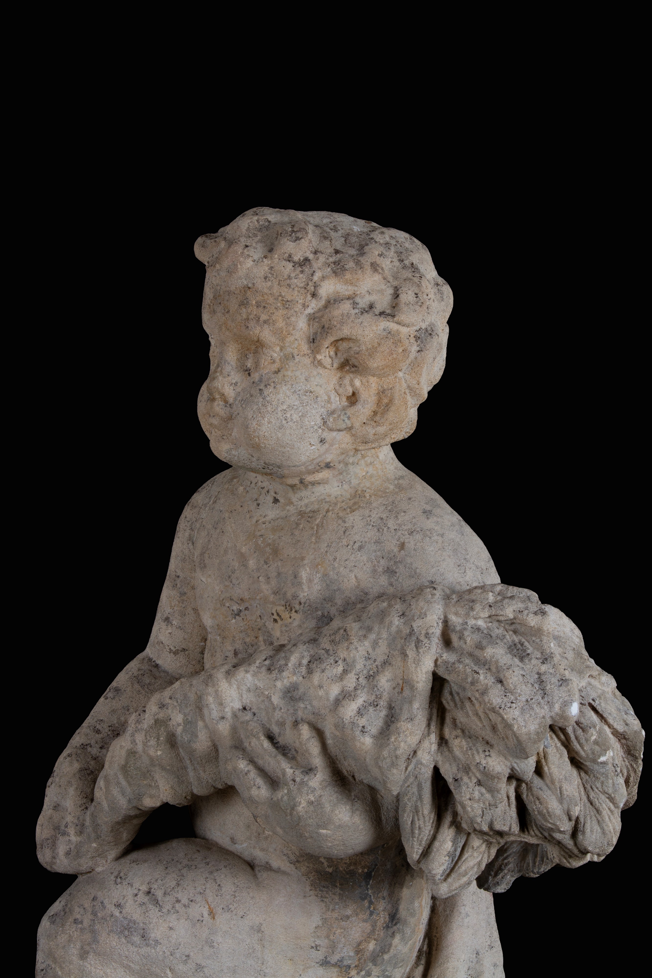 Scultura, Putto con cornucopia, pietra; base in legno (seconda metà del XVIII secolo)