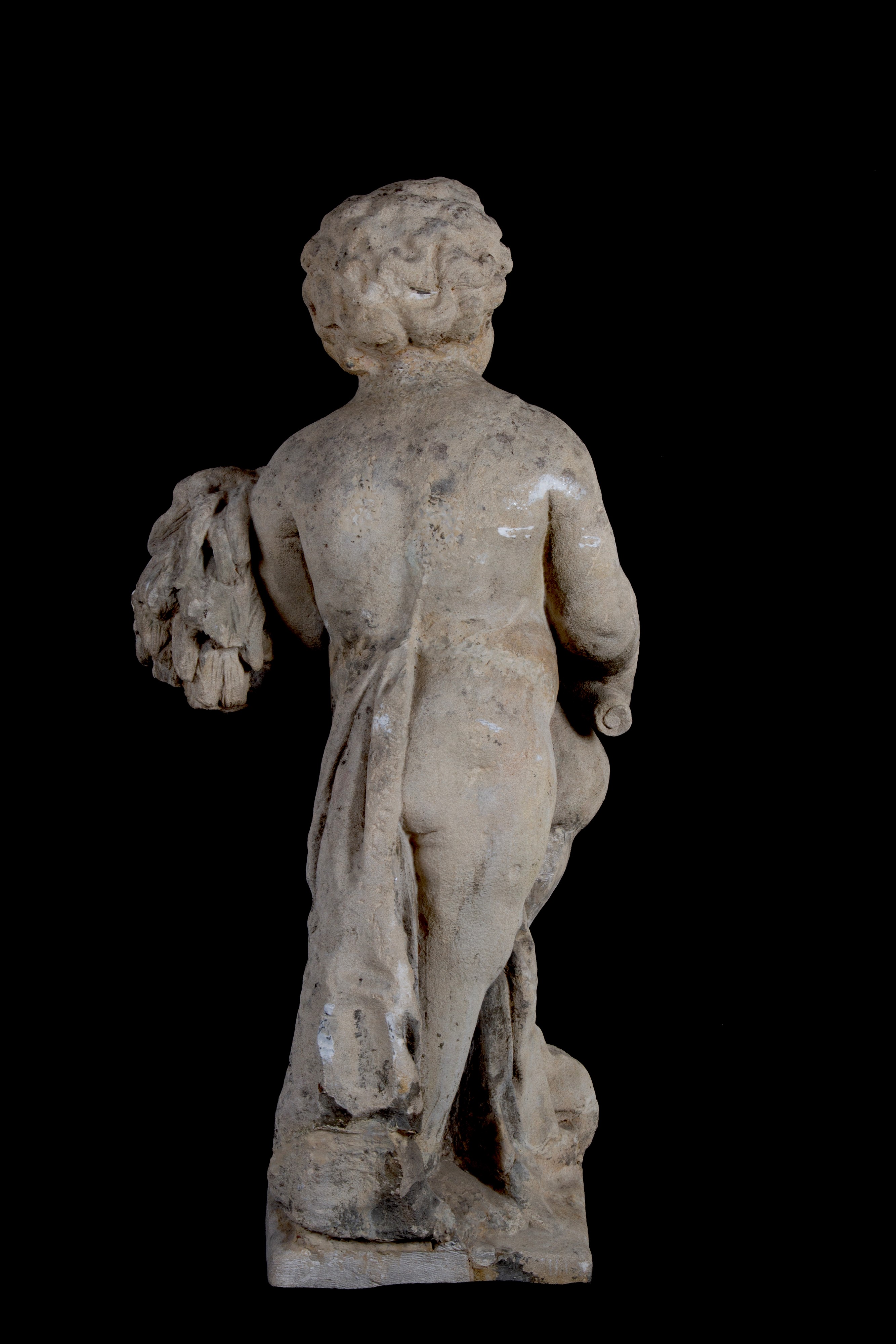 Scultura, Putto con cornucopia, pietra; base in legno (seconda metà del XVIII secolo)