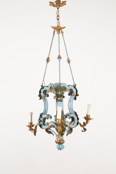 Lampadario a tre luci, lamierino dipinto e dorato, XIX secolo
