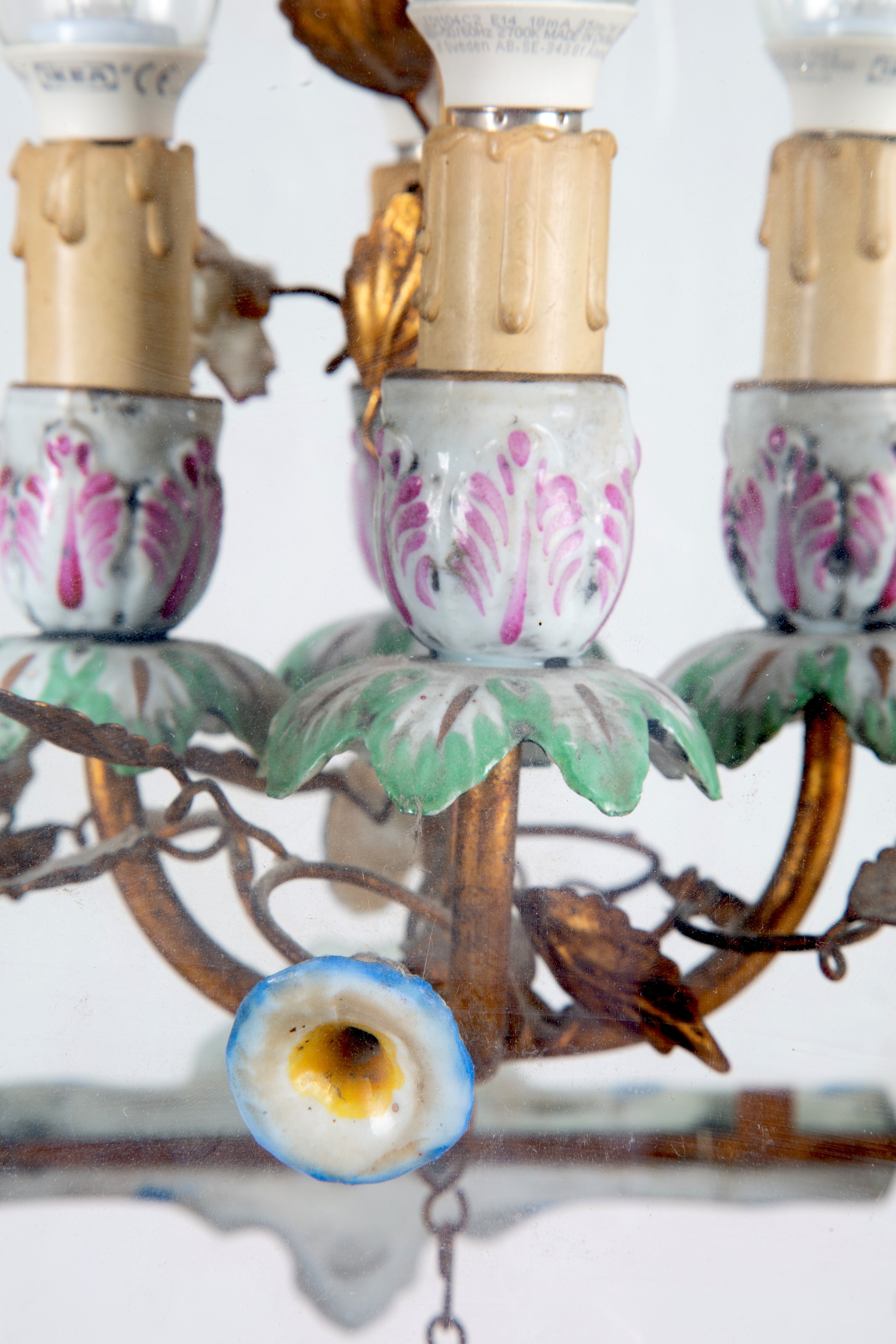 Lampadario a lanterna in ceramica dipinta, quattro luci, XIX secolo
