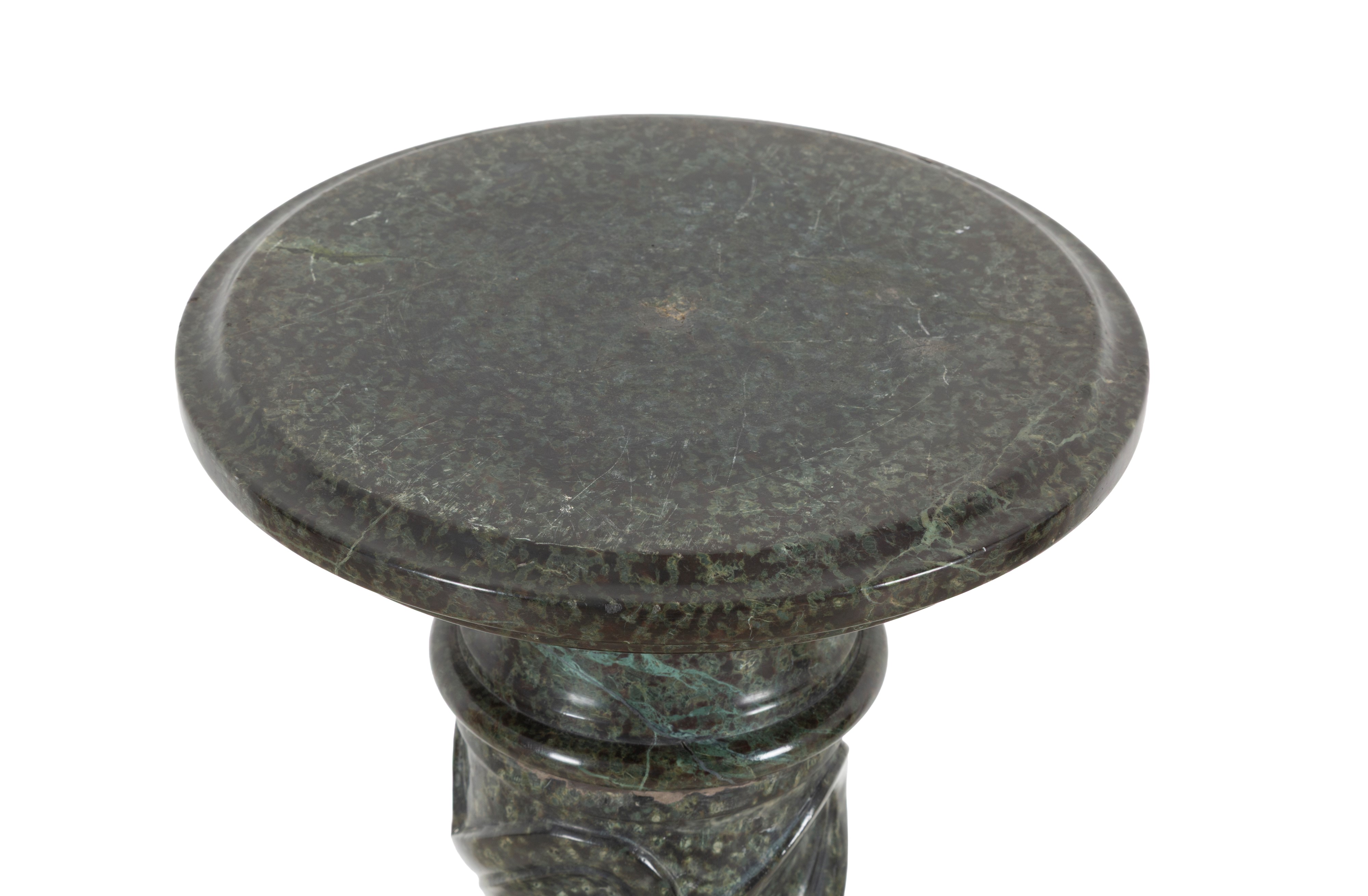 Colonna tornita in marmo verde Alpi, XIX secolo