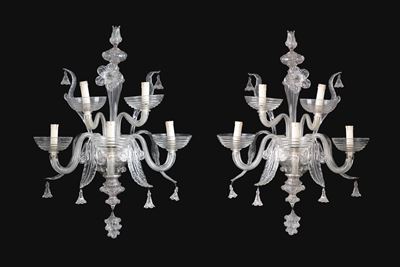Coppia di applique a cinque luci in vetro di Murano, con elementi floreali (XIX secolo)