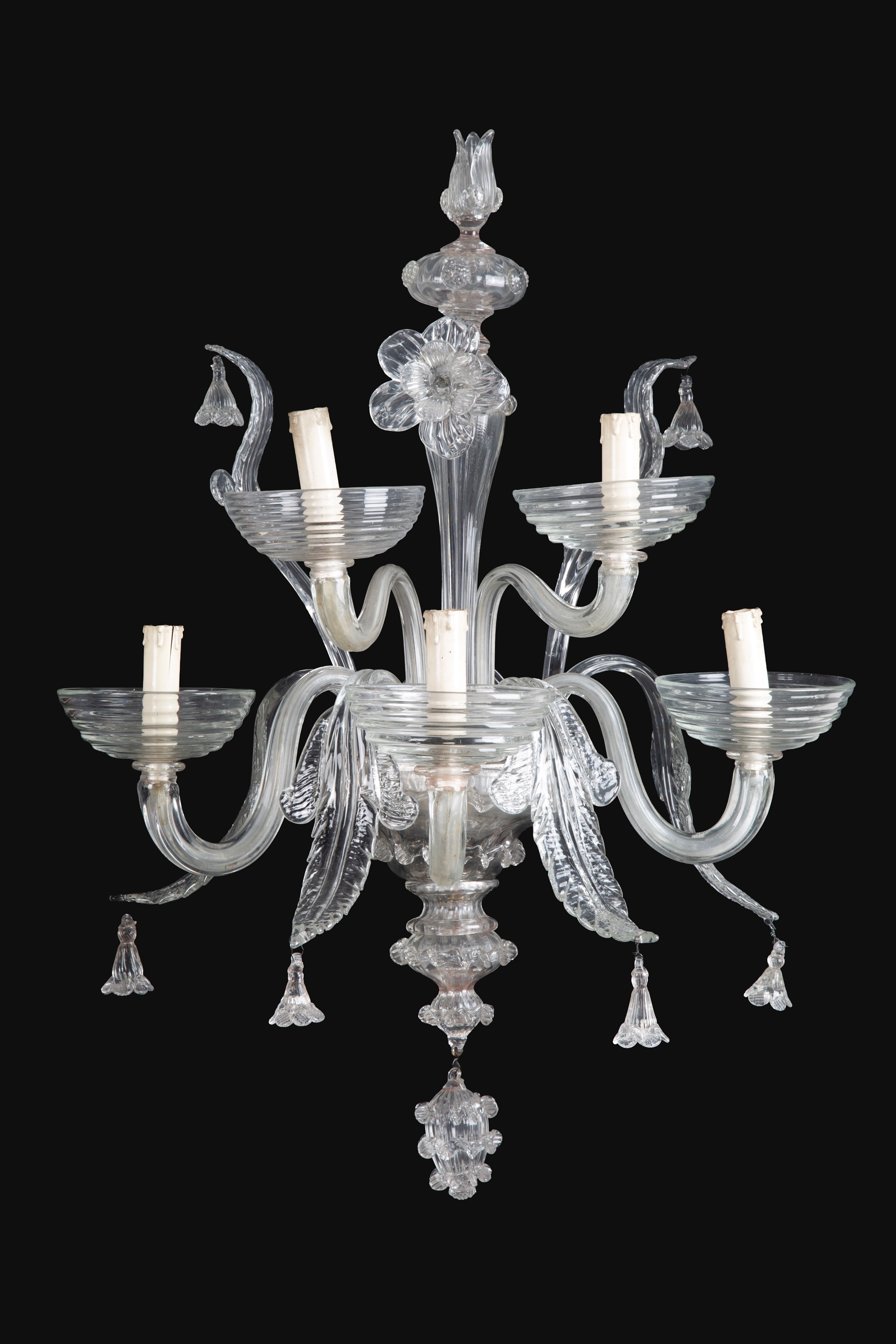 Coppia di applique a cinque luci in vetro di Murano, con elementi floreali (XIX secolo)