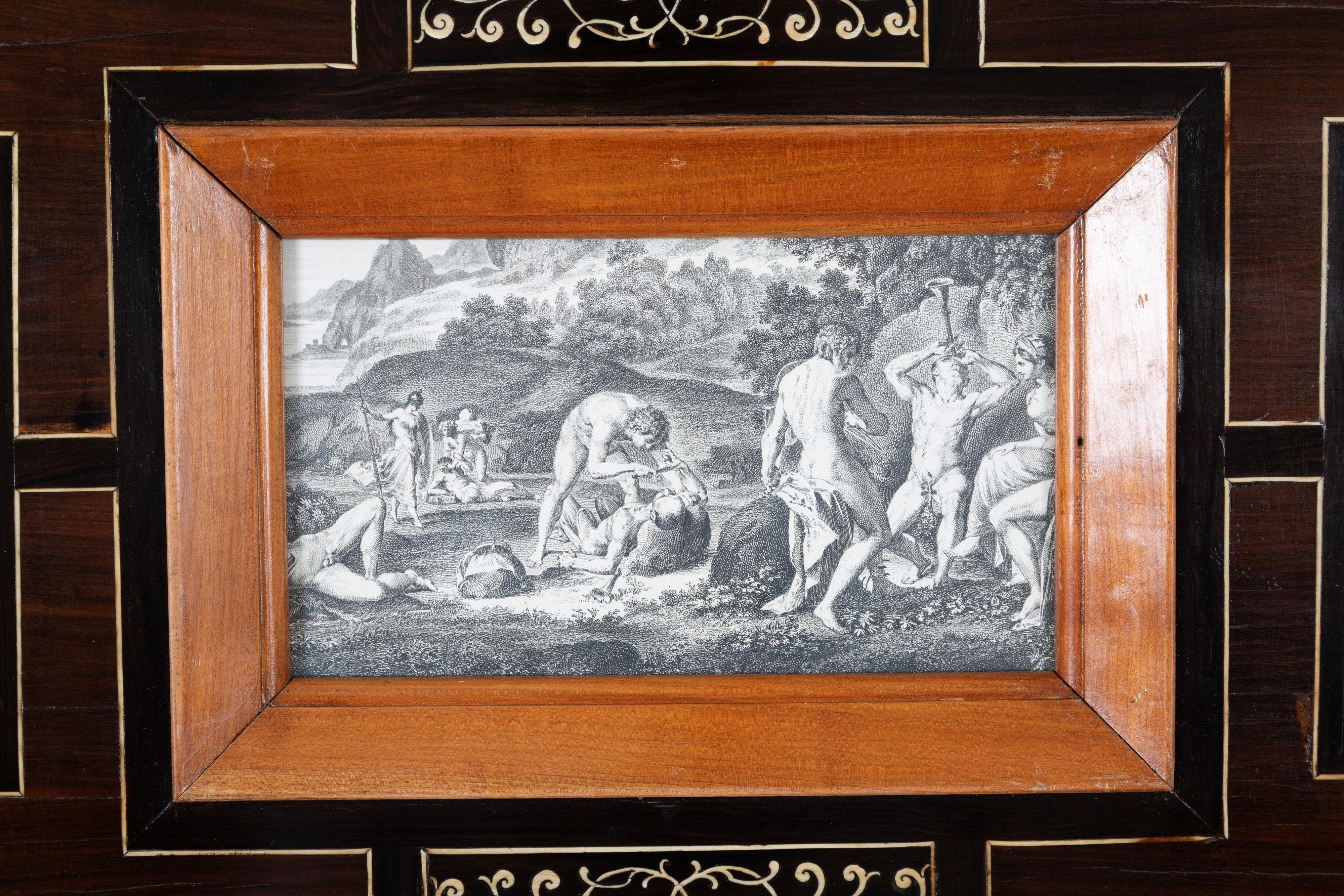 Monetiere in legno intarsiato e filettato a nove cassetti, con sportelli e piedini in ottone (XVI...