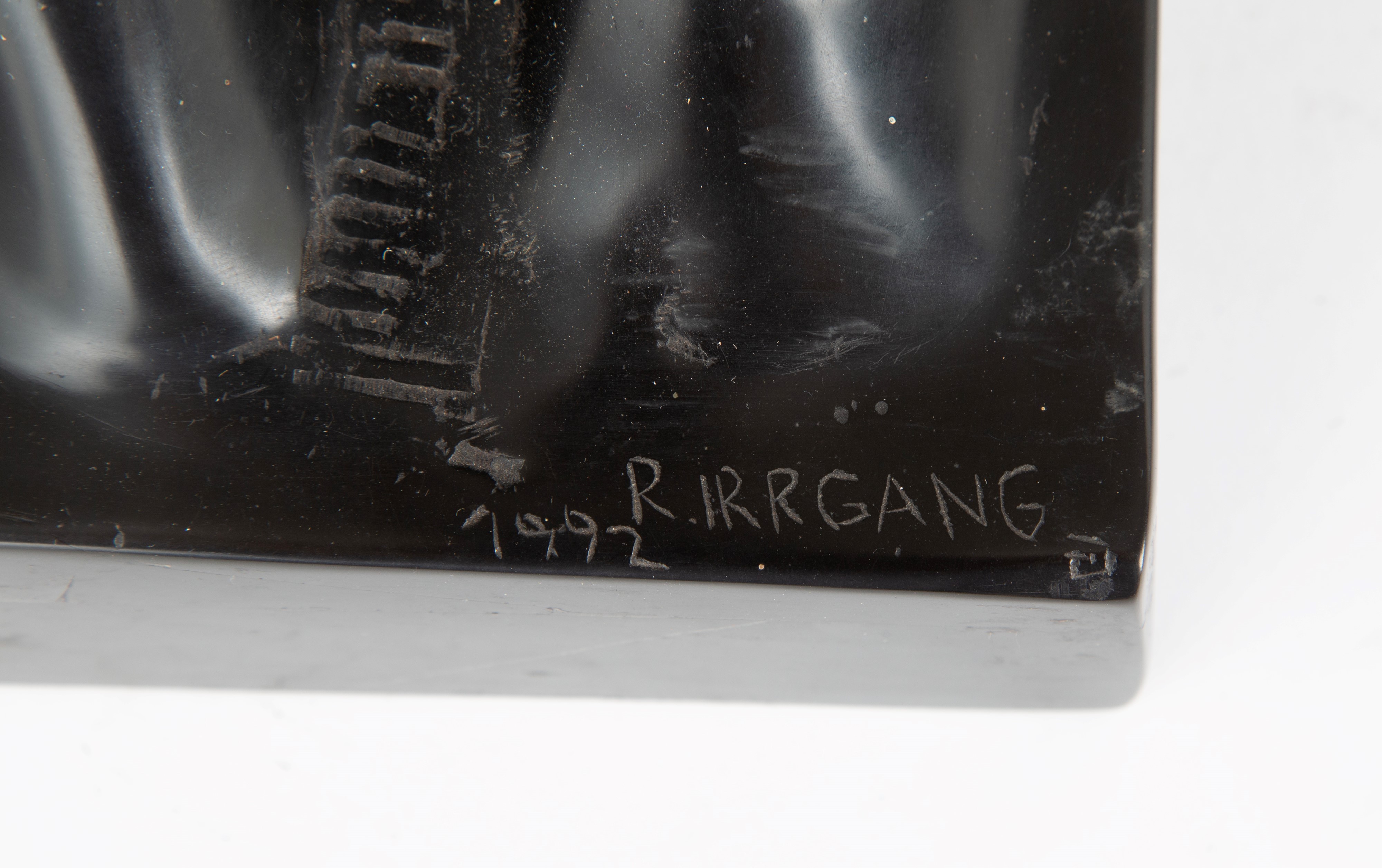 Rainer Irrgang - Scultura in marmo nero (Belgio), firmata e datata 1992