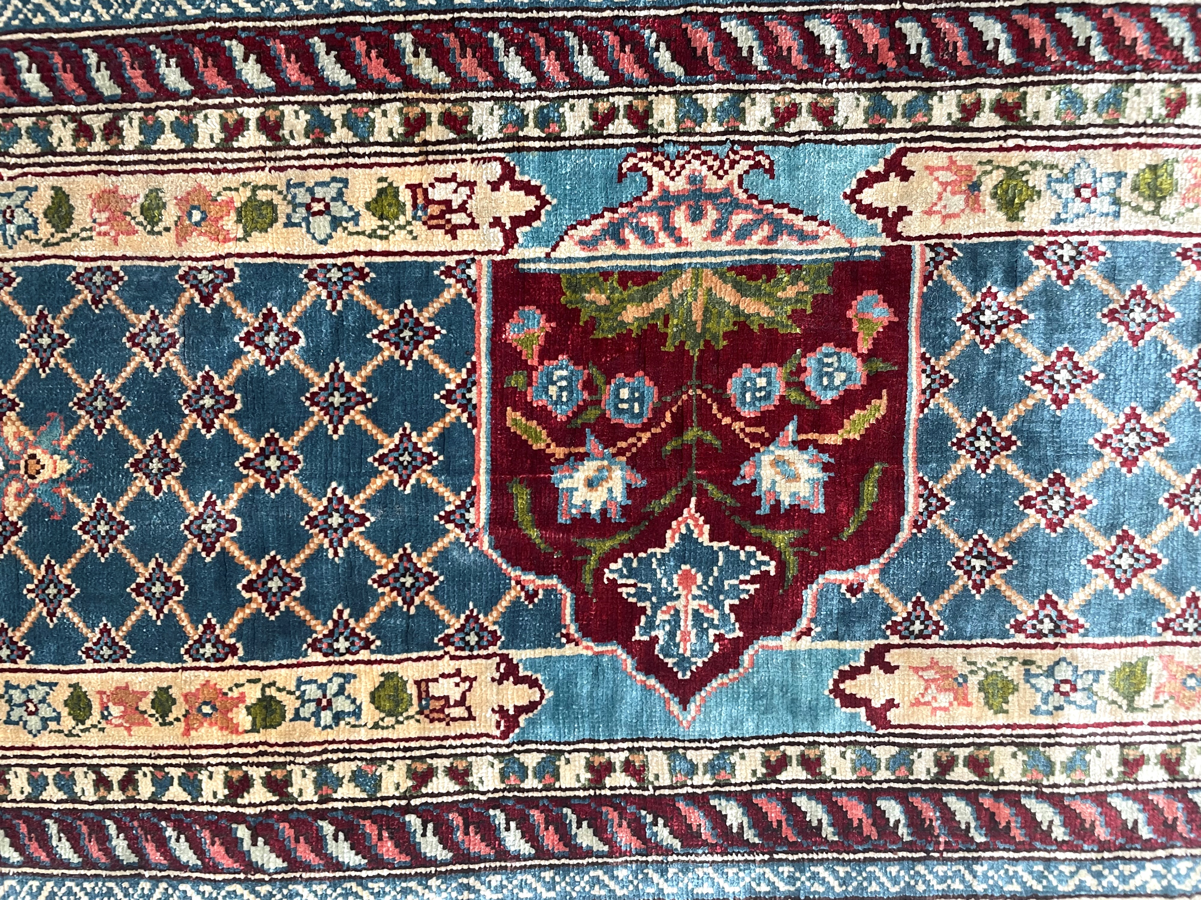 Herekè, Tappeto firmato in seta con fili dorati (Turchia), seconda metà del XX secolo