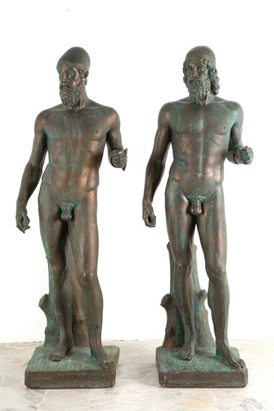 Coppia di sculture “Bronzi di Riace”, gesso patinato finto bronzo, XX secolo