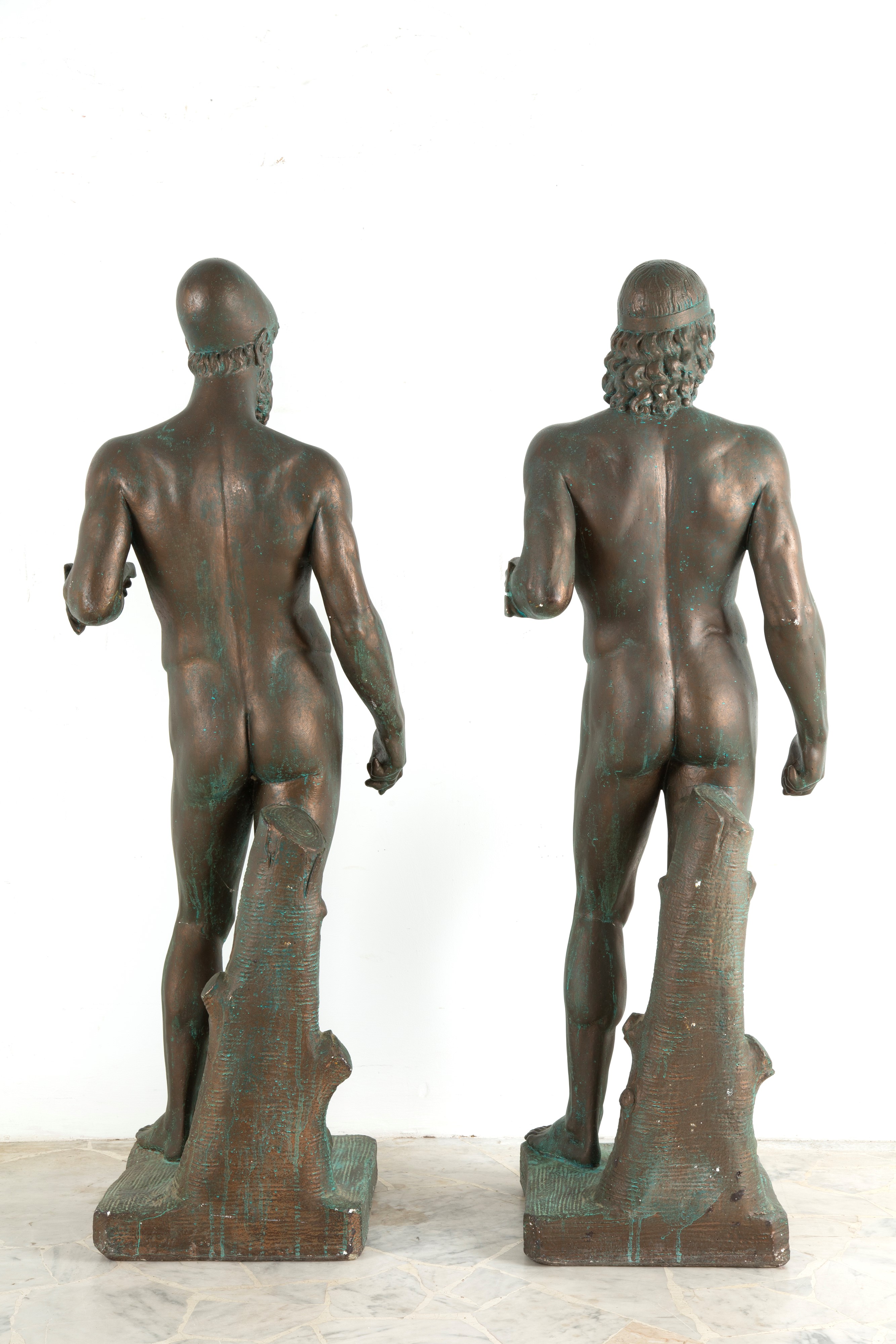 Coppia di sculture “Bronzi di Riace”, gesso patinato finto bronzo, XX secolo