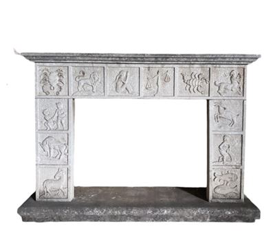 Caminetto in pietra di Vicenza con decorazioni zodiacali, circa 96x147x35 cm
