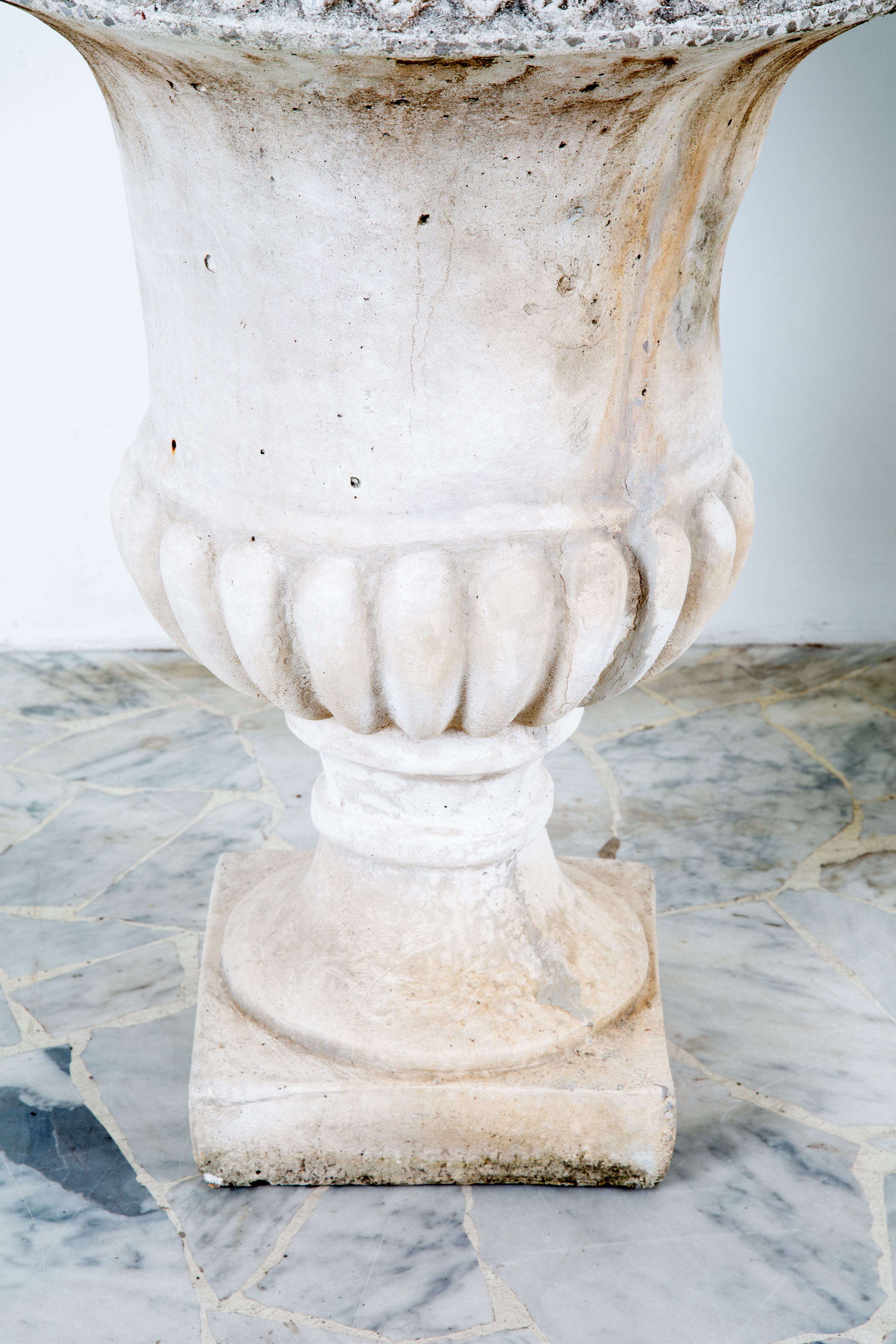 Coppia di vasi, pietra composita (XX secolo)