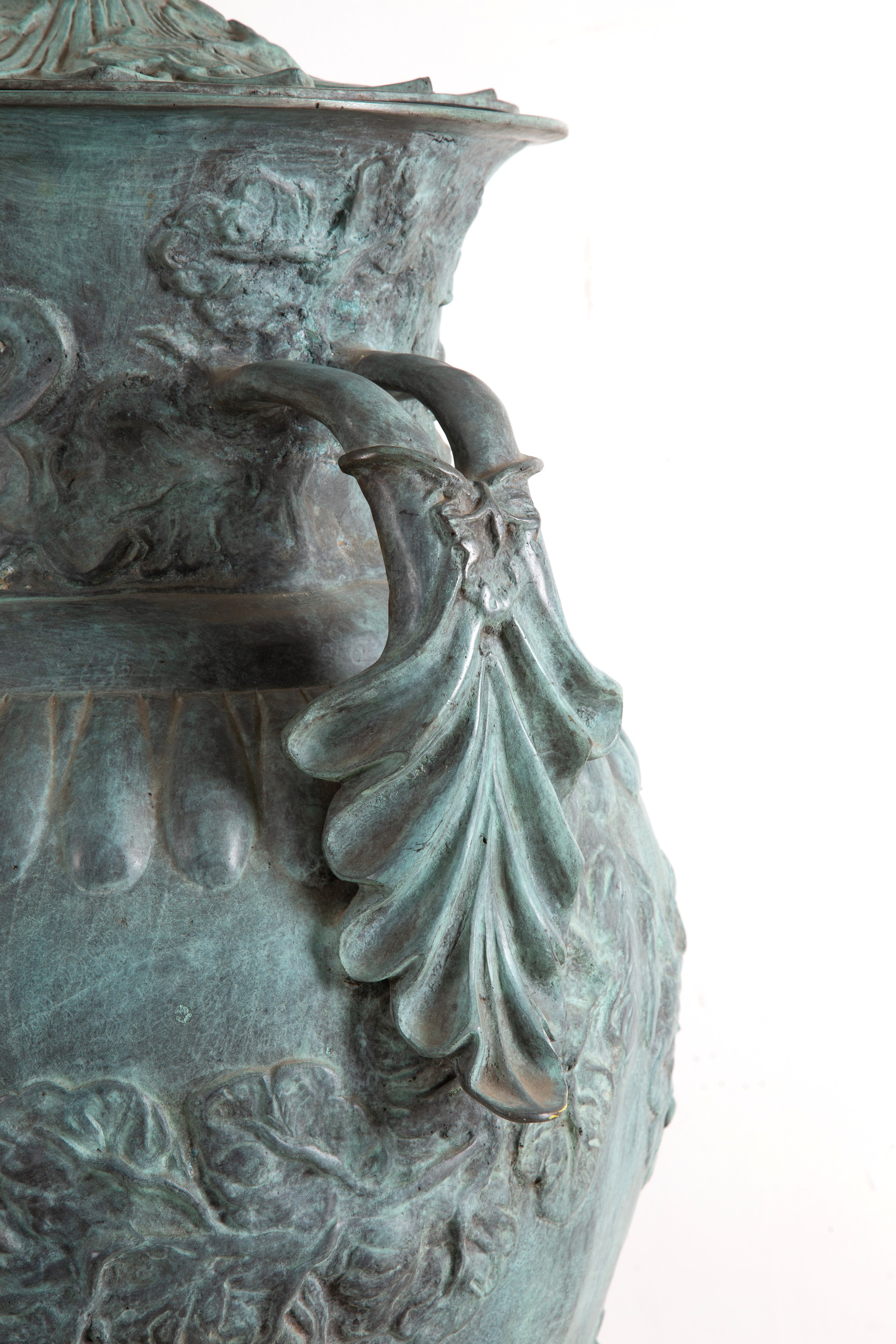 Grande vaso con coperchio, bronzo patinato, XX secolo