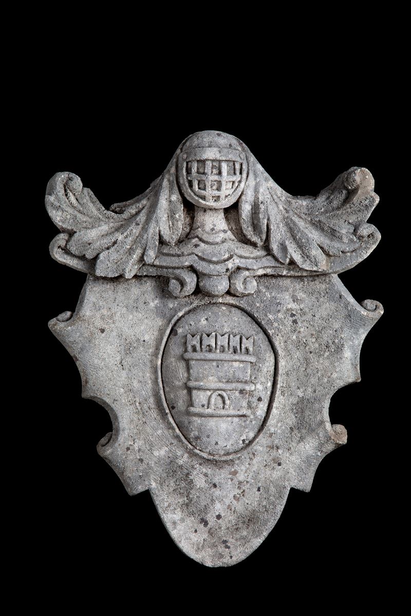 Stemma araldico, pietra composita, XX secolo