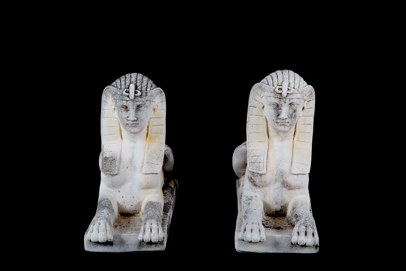 Coppia di sculture “Sfingi”, scultura in pietra composita, XX secolo