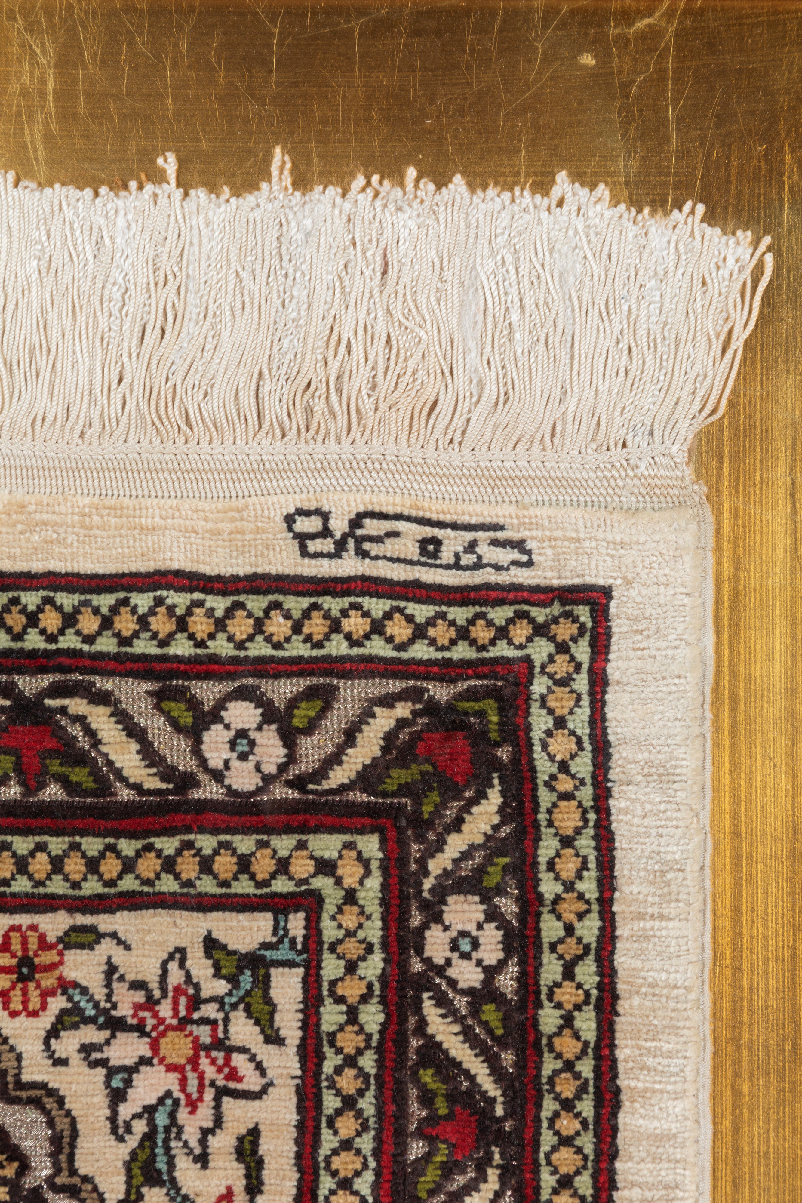 Tappeto Hereke firmato, seta con fili dorati, Turchia (metà XX secolo)