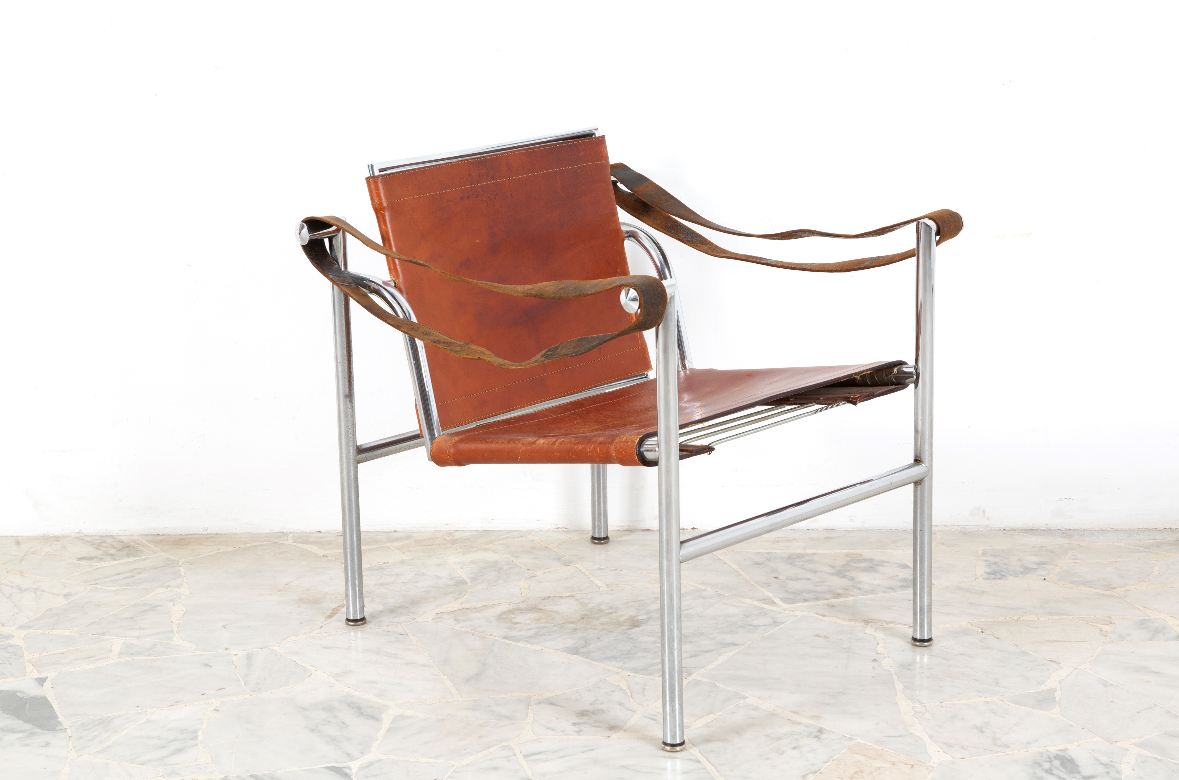 Le Corbusier - Due poltroncine LC1 per Cassina in acciaio e cuoio