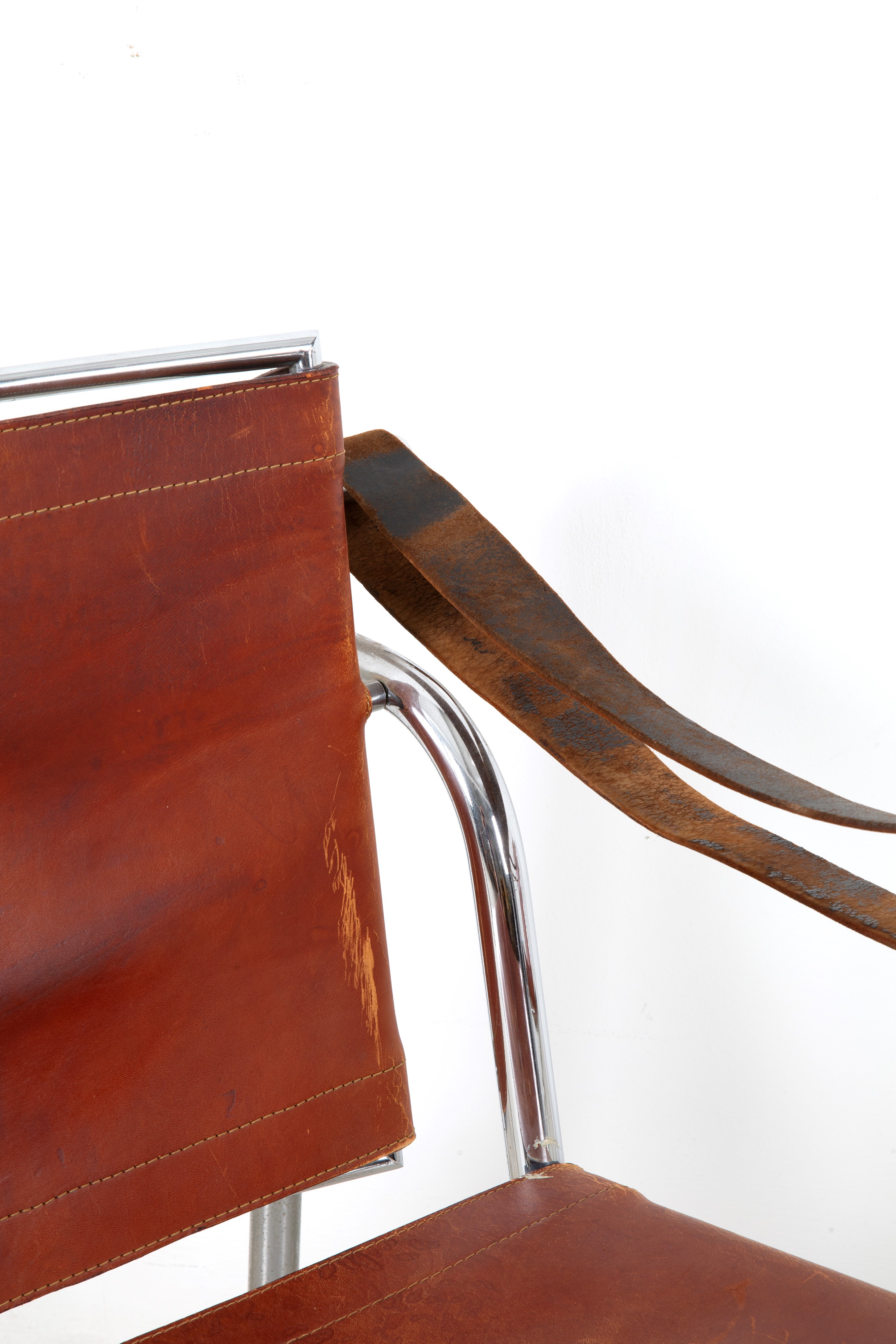 Le Corbusier - Due poltroncine LC1 per Cassina in acciaio e cuoio