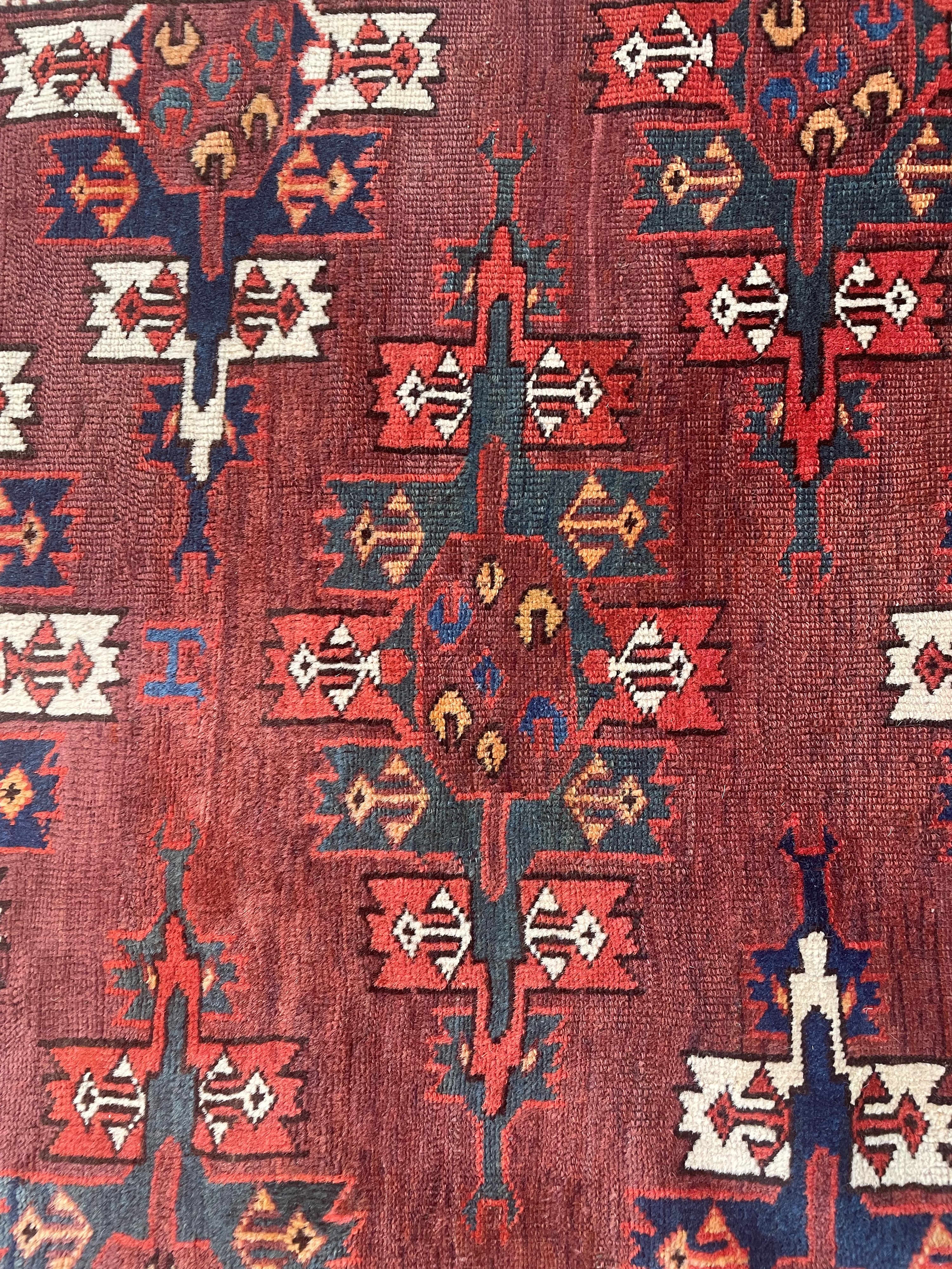 Tappeto Yomut a medaglioni e motivi “gull” e “kepse”, Turkestan occidentale, metà XIX secolo