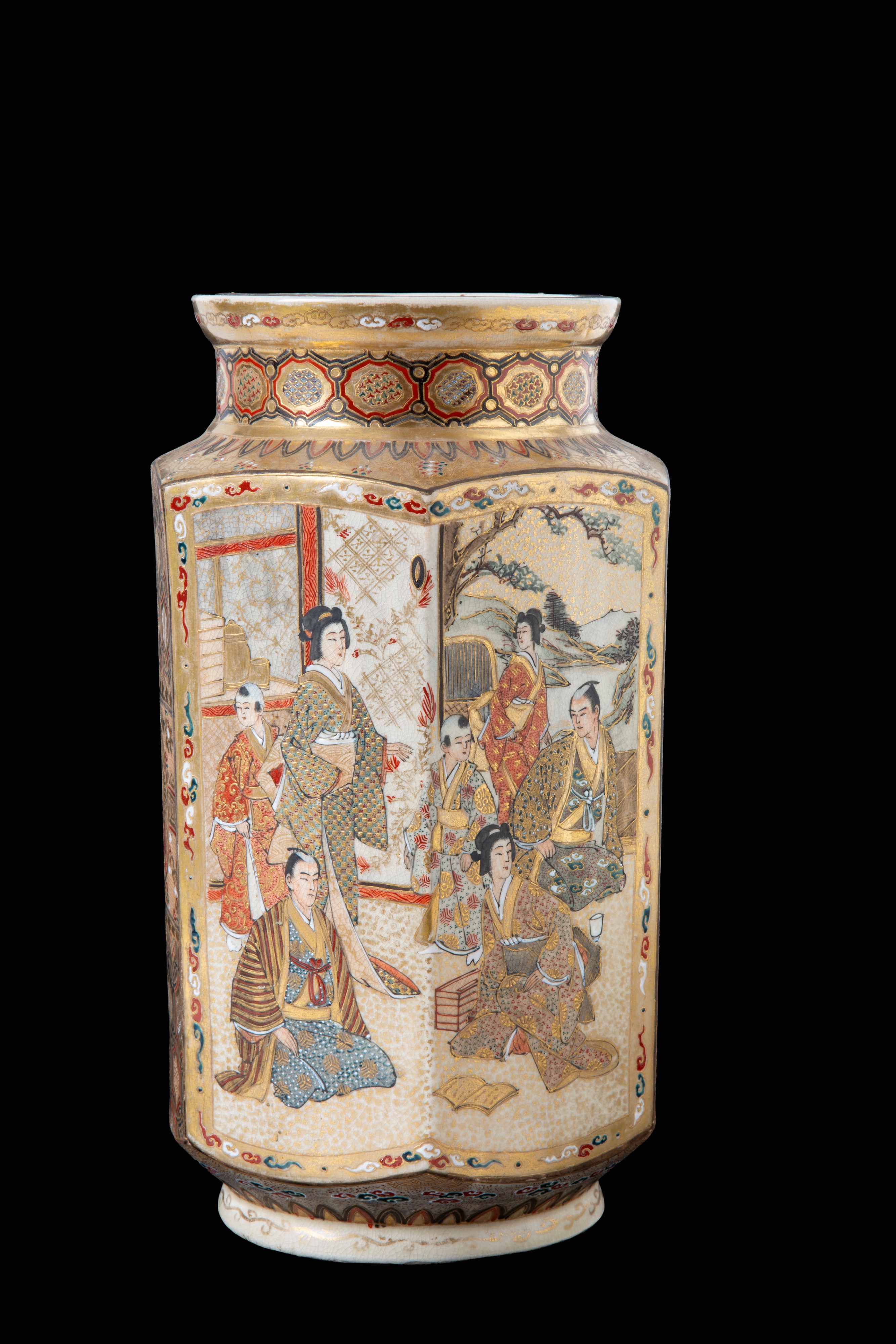 Coppia di vasi Satsuma, porcellana esagonale con scene di vita, periodo Meiji