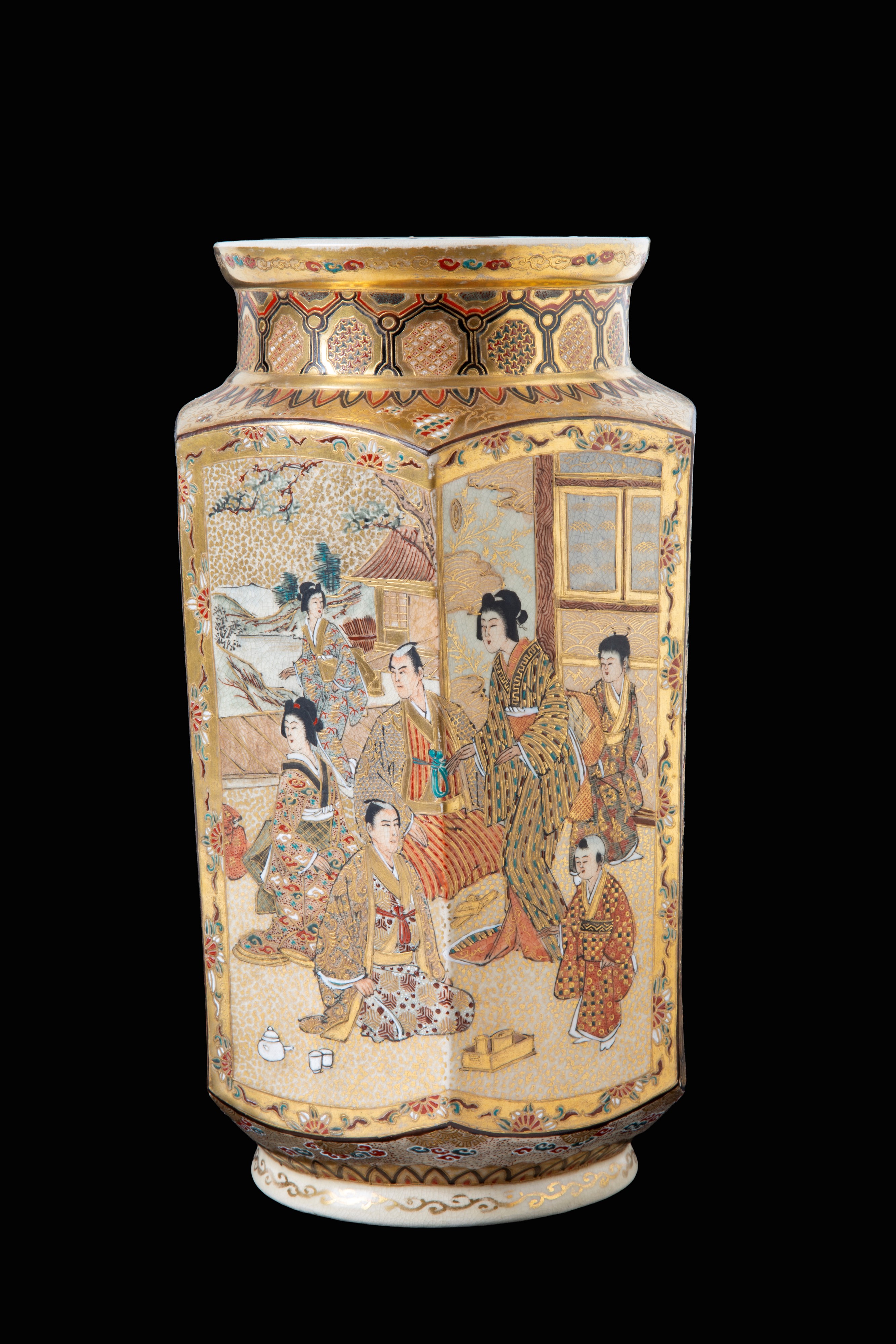 Coppia di vasi Satsuma, porcellana esagonale con scene di vita, periodo Meiji