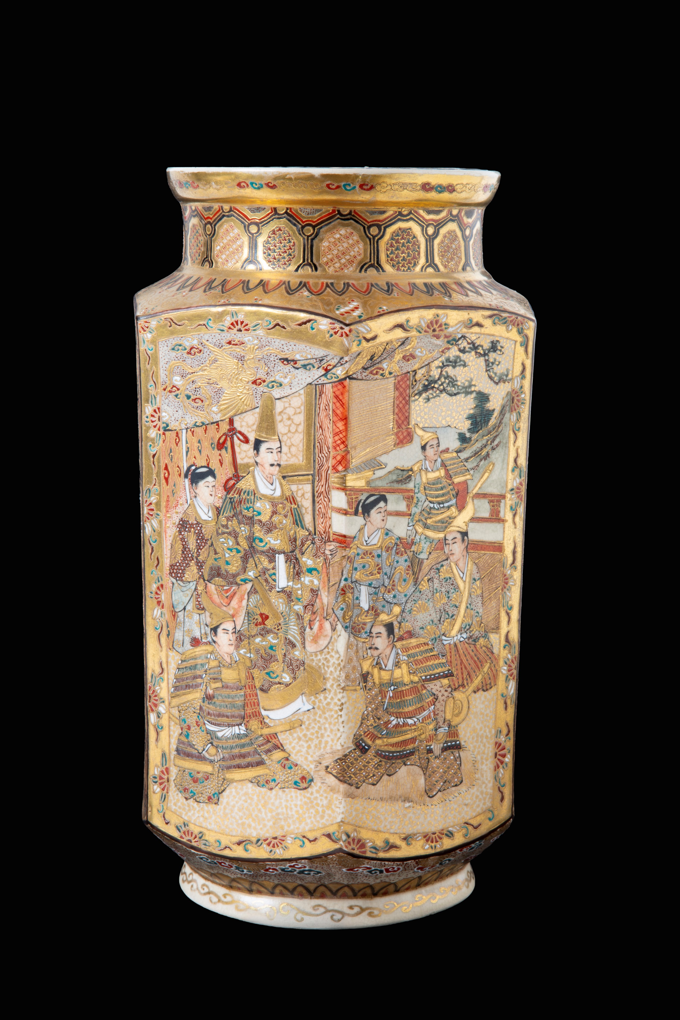 Coppia di vasi Satsuma, porcellana esagonale con scene di vita, periodo Meiji