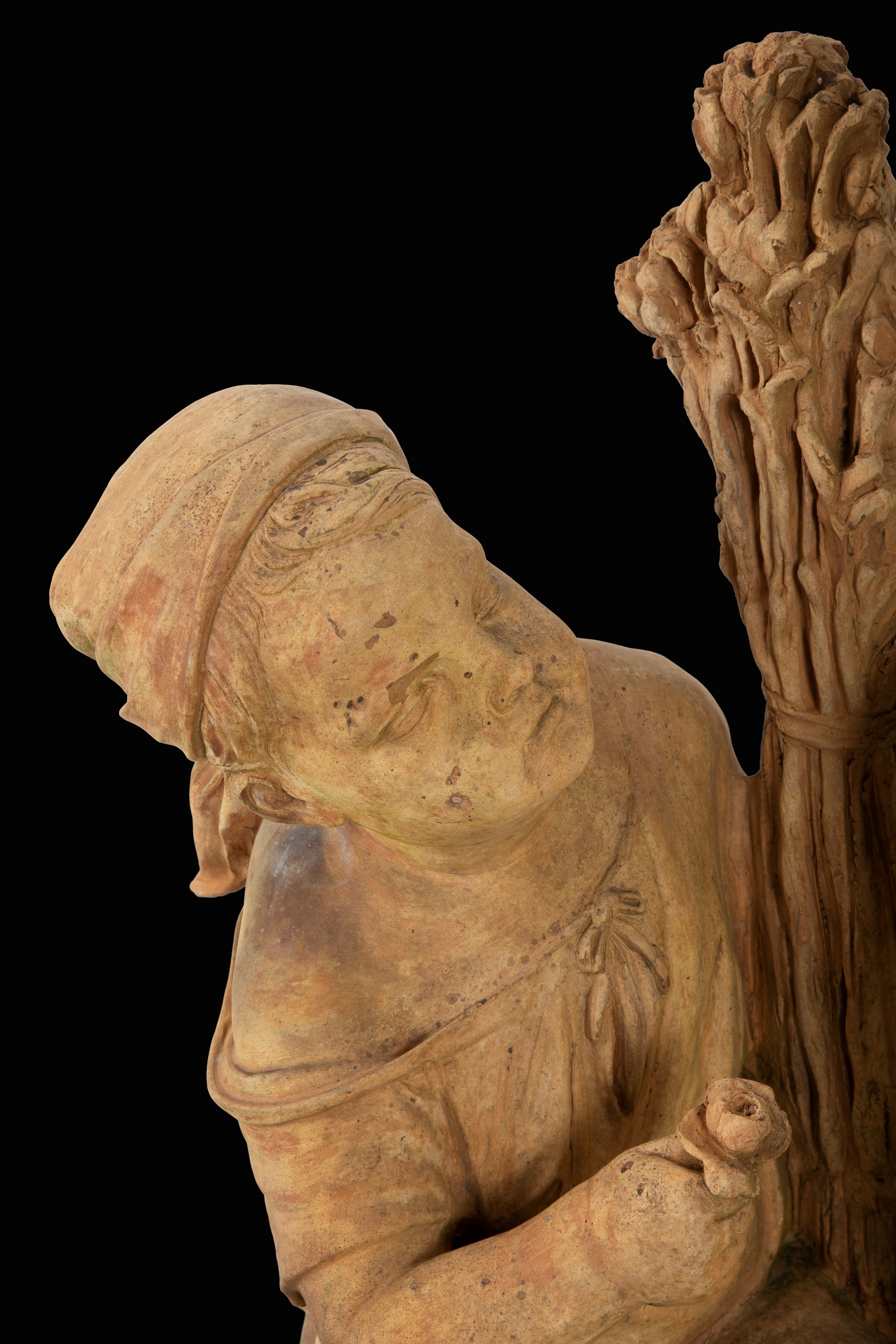 Gruppo scultoreo, Putti con spighe di grano, terracotta, fine XIX-inizi XX secolo
