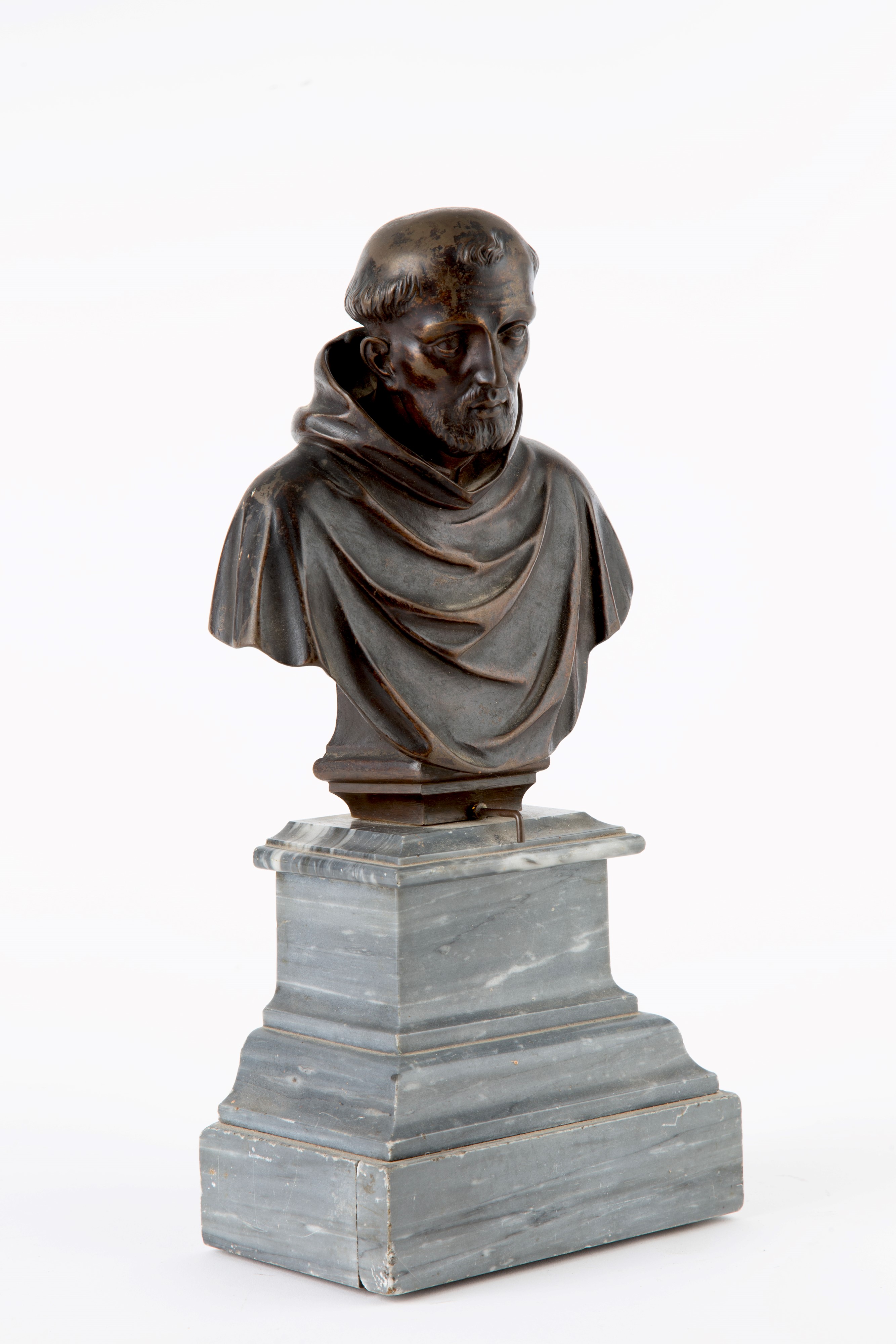 Scultura, Busto di frate in bronzo