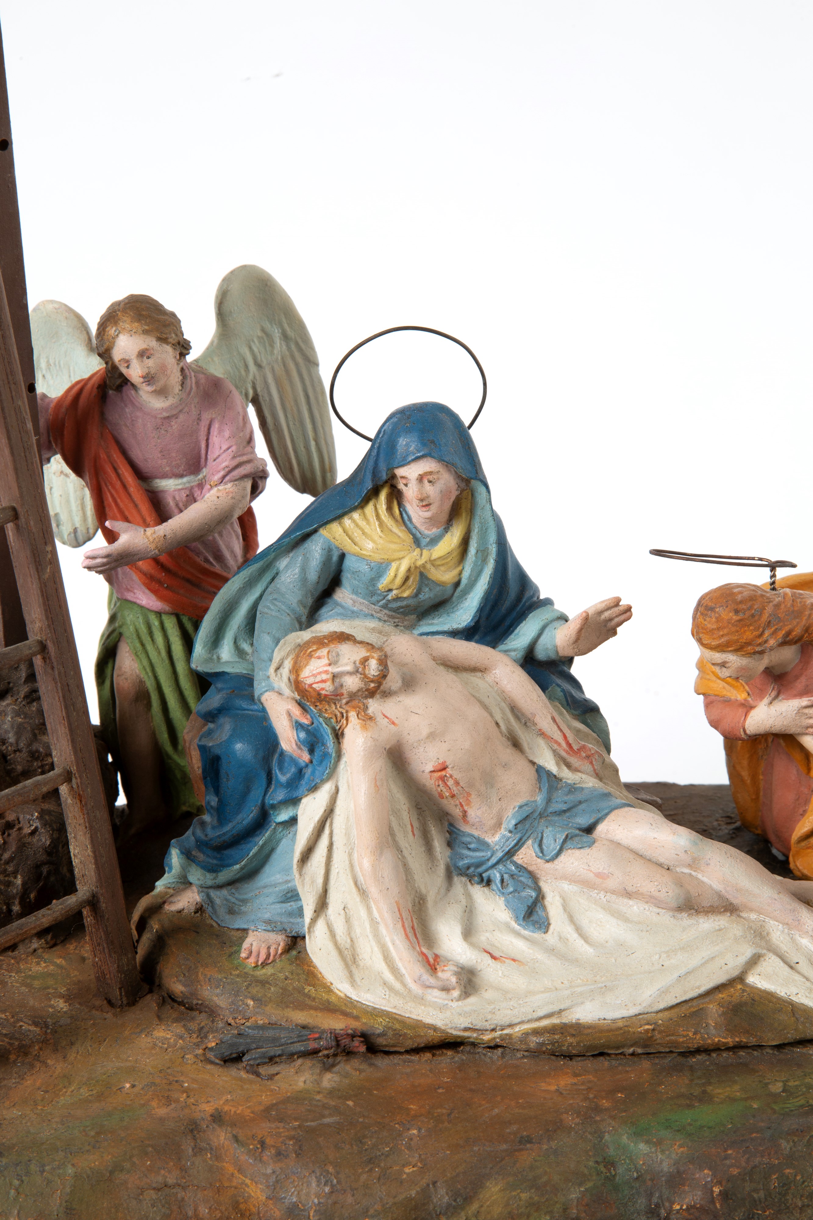Gruppo scultoreo raffigurante il «Compianto su Cristo morto», terracotta e legno laccato e dorato...