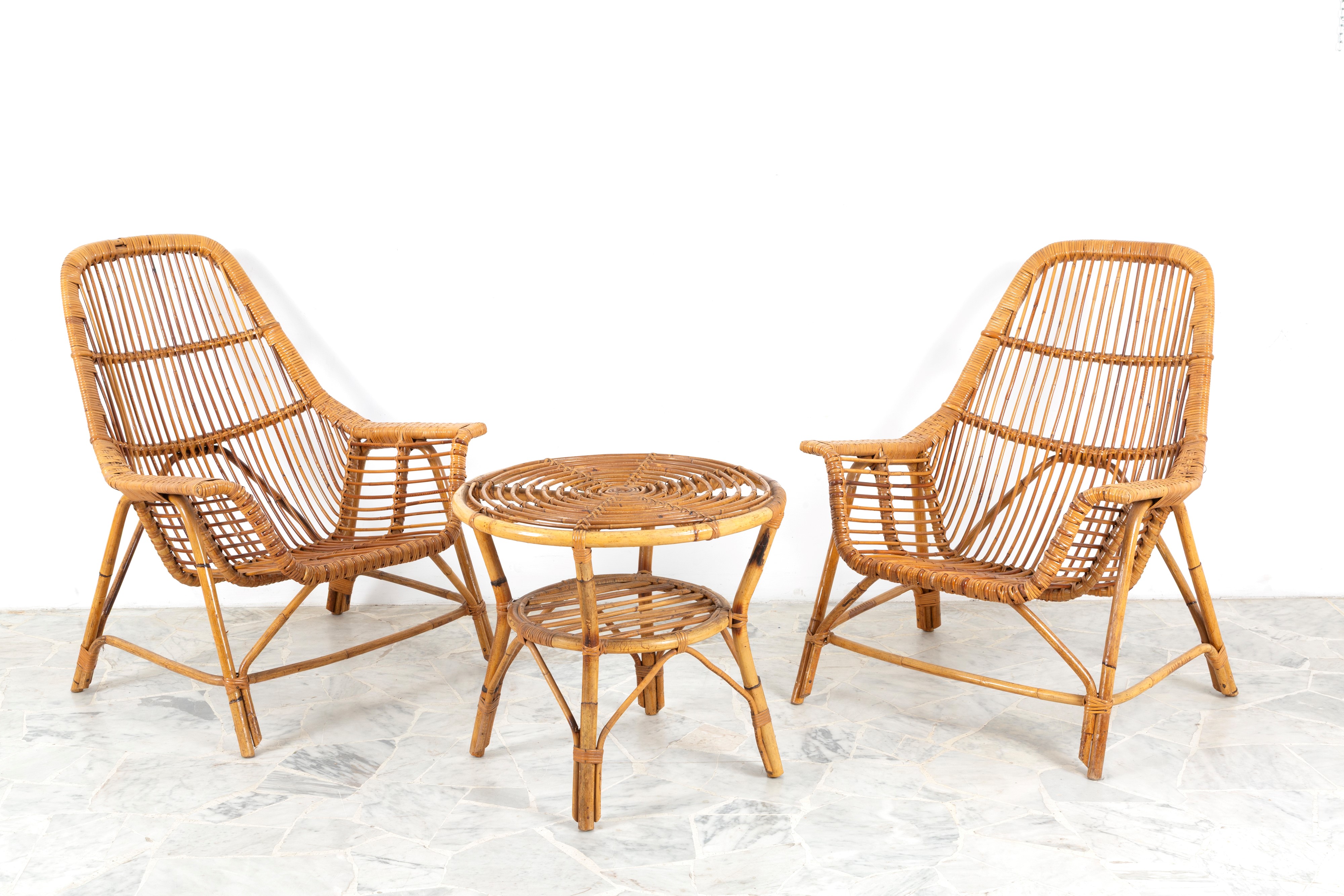 Gervasoni, Set da giardino in rattan: due poltrone e tavolino rotondo (anni '70)