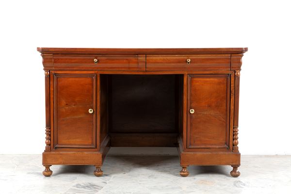 Center desk