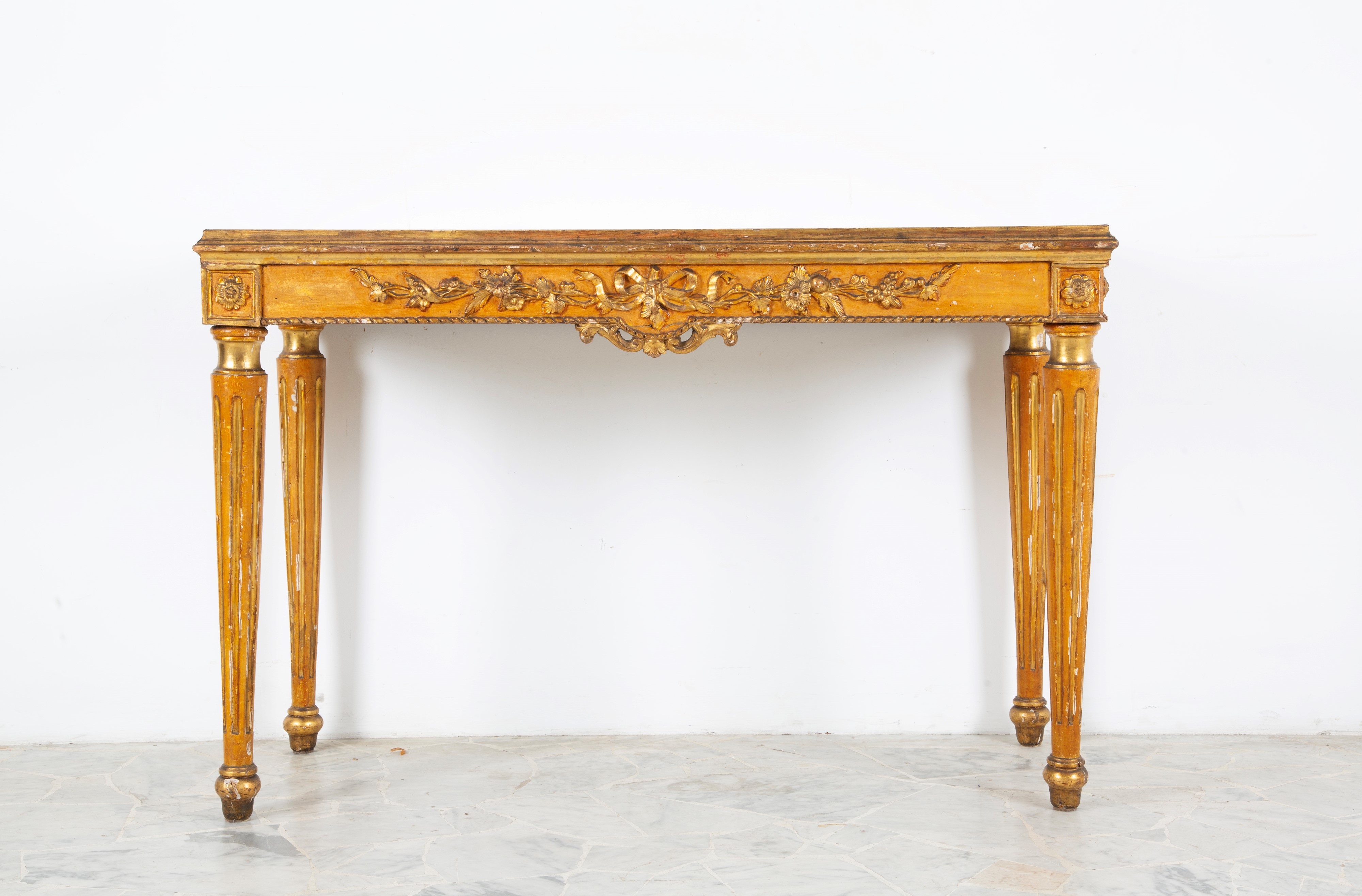 Consolle, legno laccato e dorato con piano in marmo giallo, XIX secolo