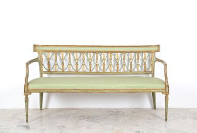 Divanetto, legno laccato verde e dorato con cartelle traforate (Direttorio)